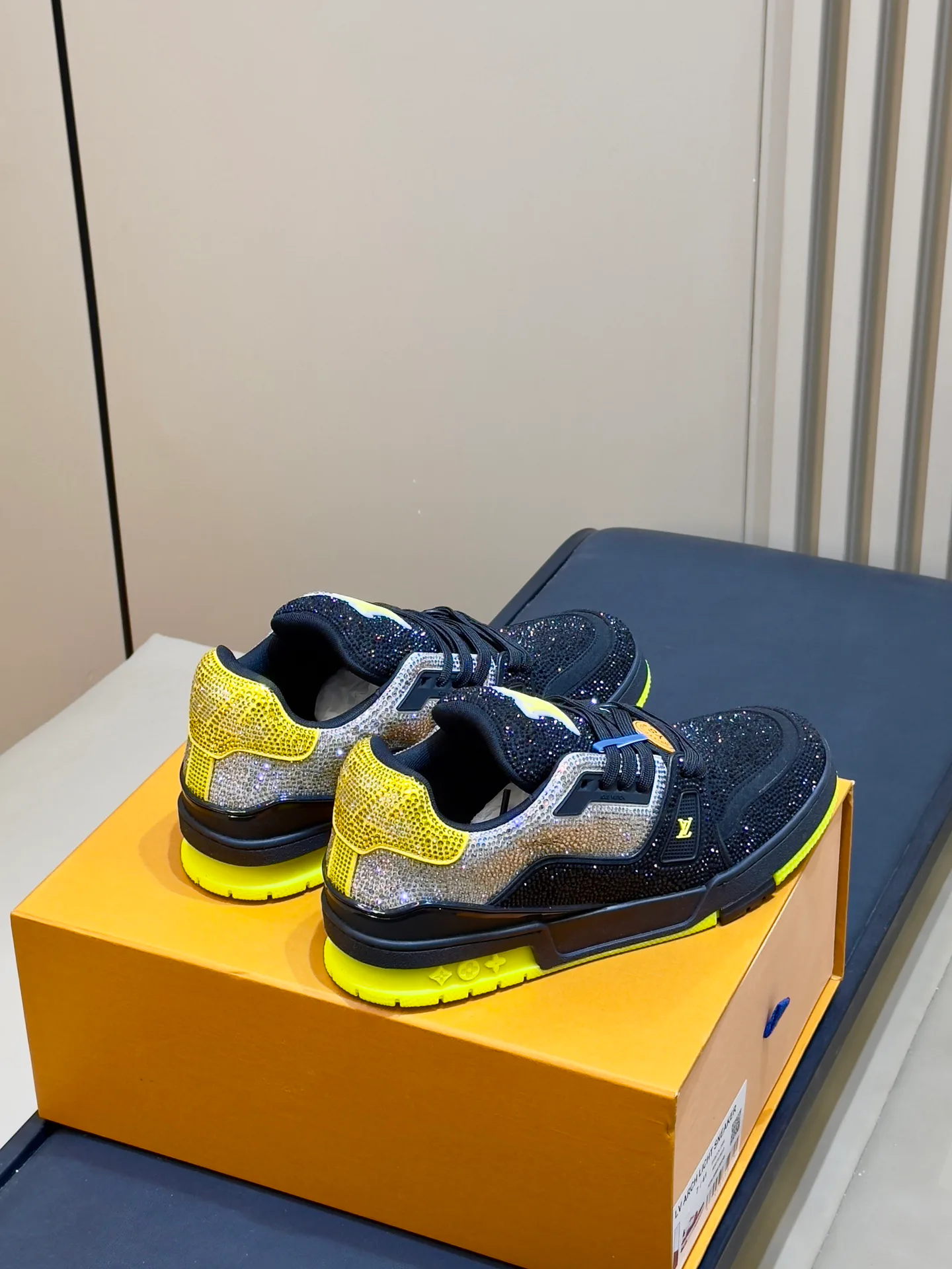 Women's Sneakers LOUIS VUITTON 18073554