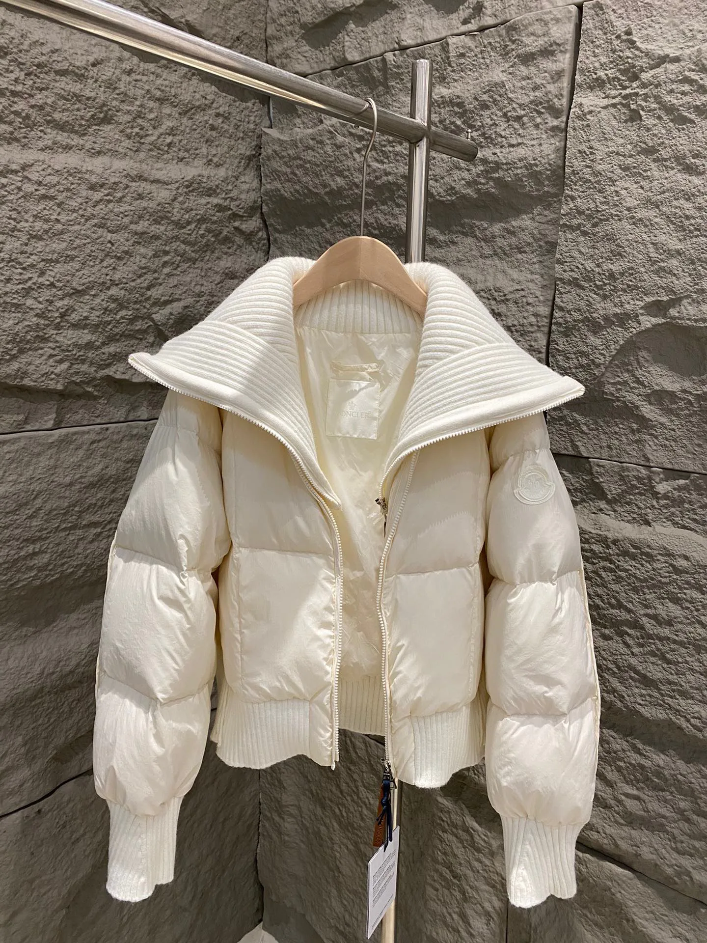 Women's Jackets And Down Jackets MONCLER 17897329