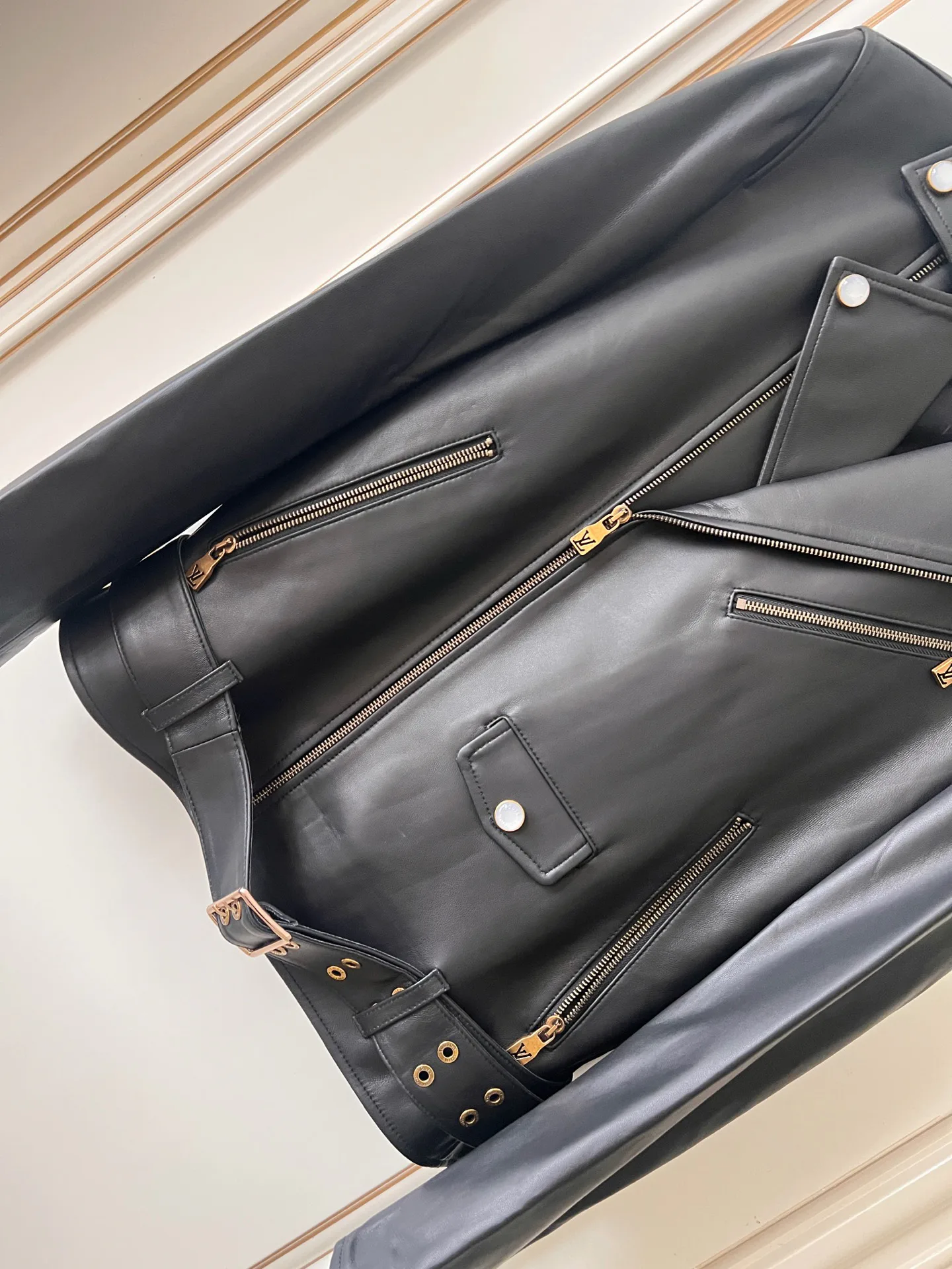 Women's Leather Jackets And Sheepskin Coats LOUIS VUITTON 18409016