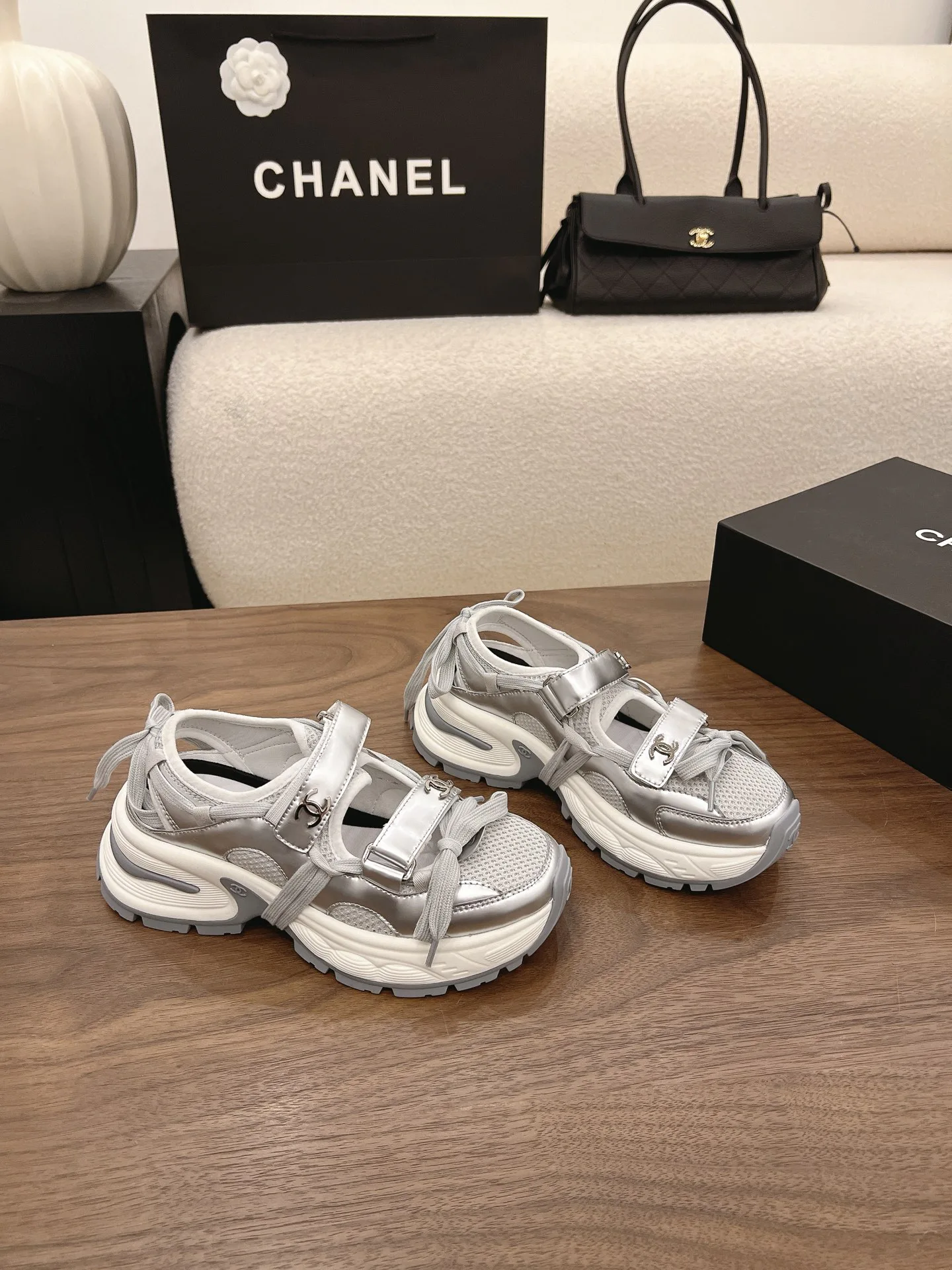 Women's Sneakers CHANEL 17077256