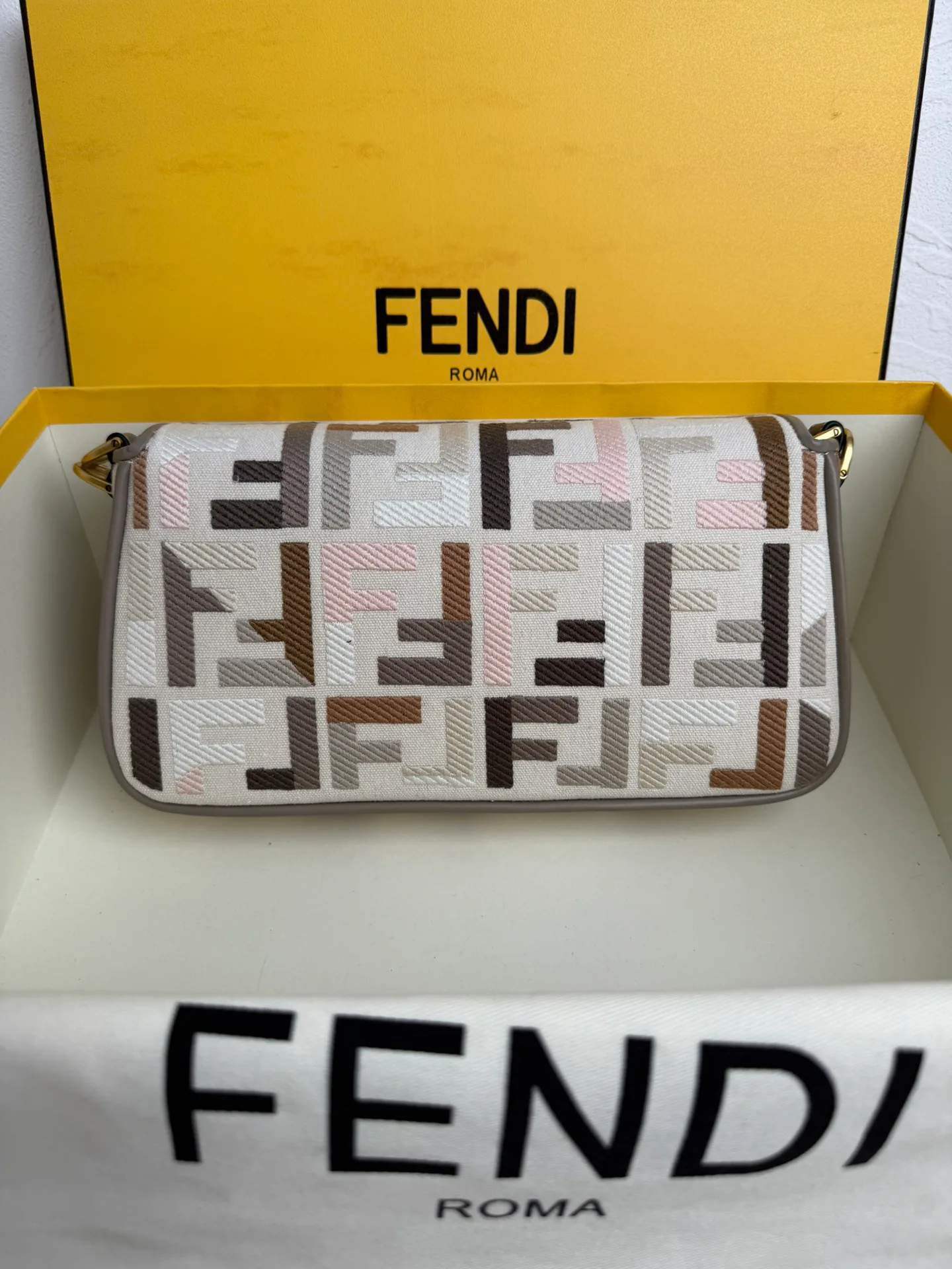 Women's Classic Handbags FENDI 17880639
