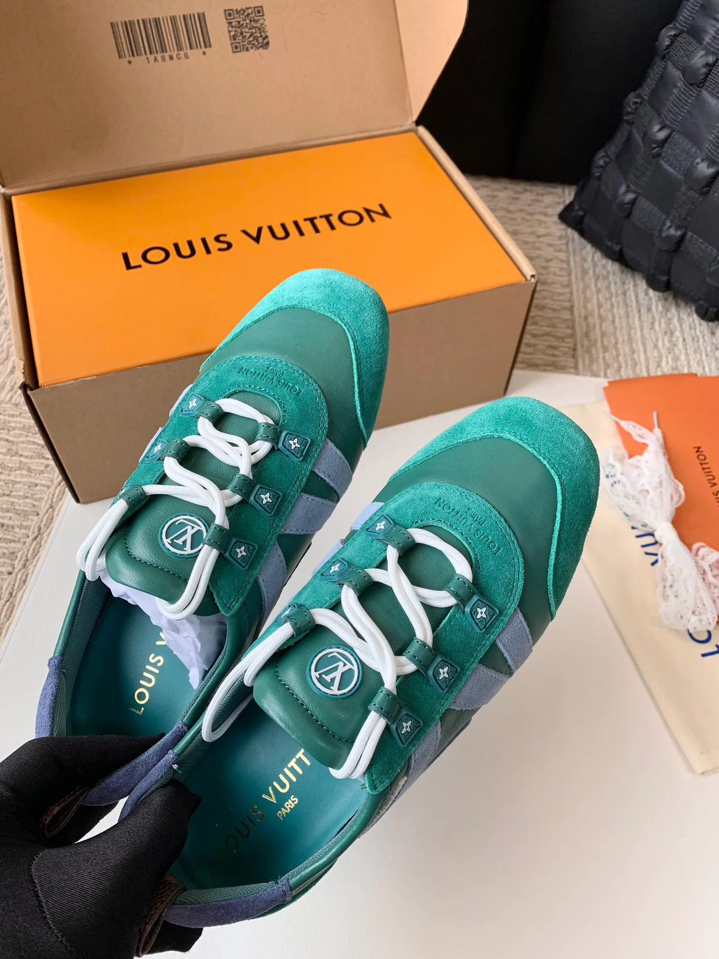 Women's Sneakers LOUIS VUITTON 17753813