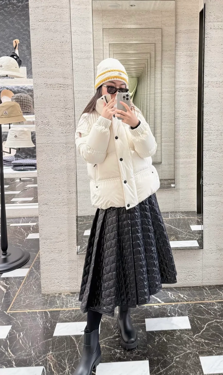 Women's Jackets And Down Jackets MONCLER 18048054
