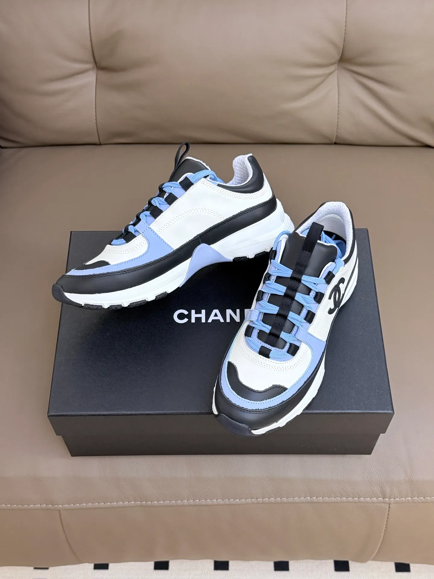 Кроссовки Женские Chanel 18638224