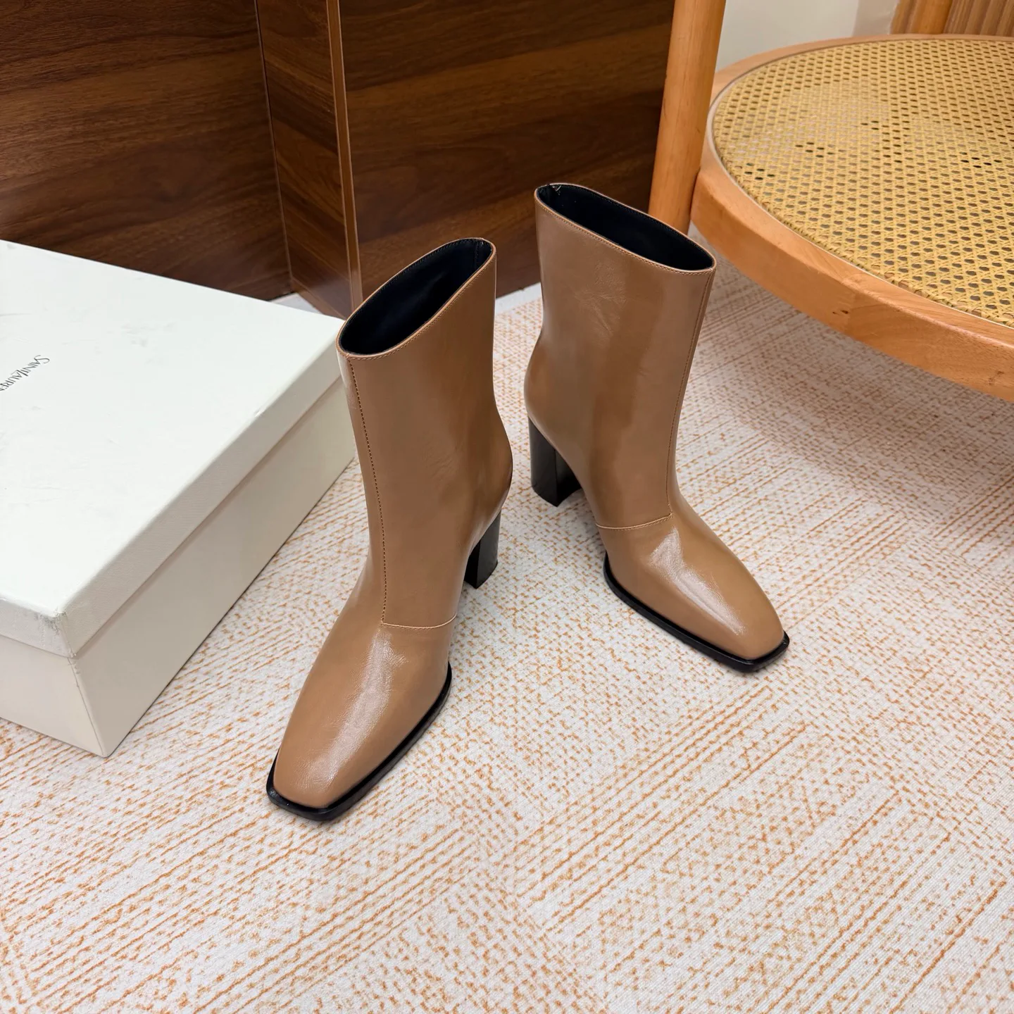 Women's Booties SAINT LAURENT 18104625