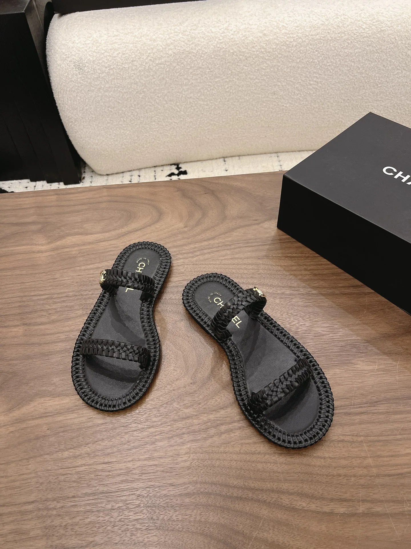 Women's Flip-Flops CHANEL 17582715