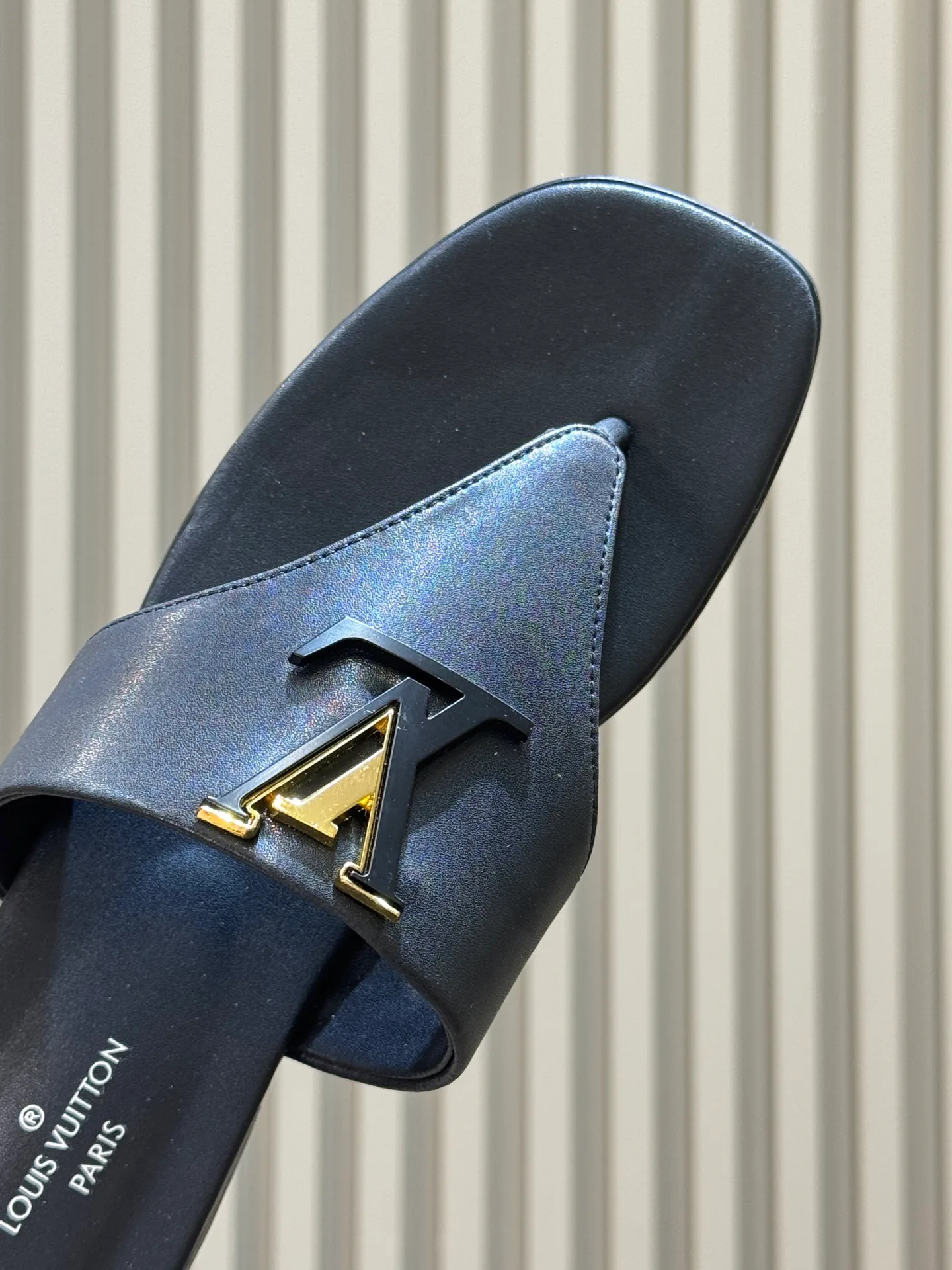 Women's Flip-Flops LOUIS VUITTON 18073245