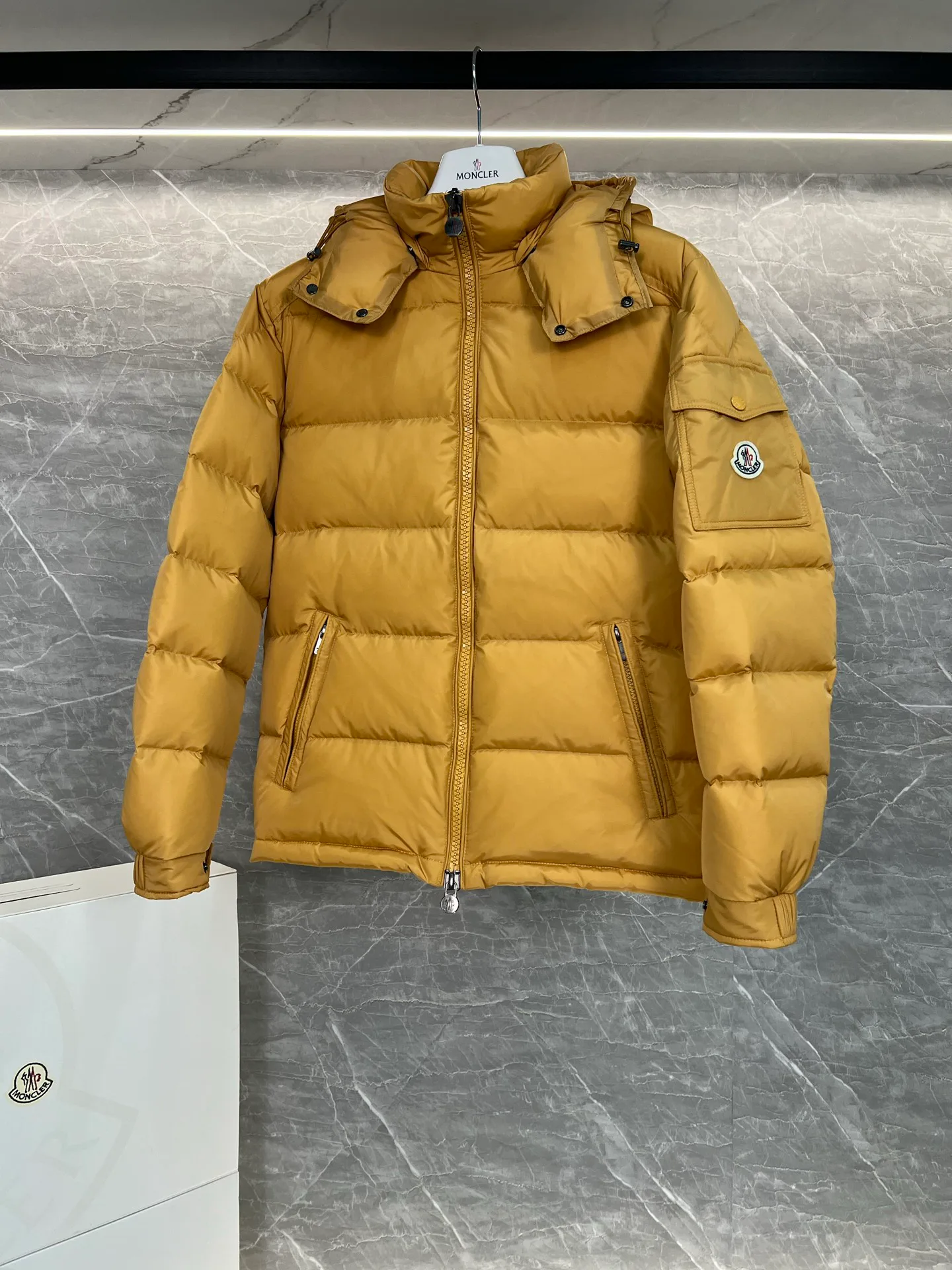 Куртки И Пуховики Мужские Moncler 18599873
