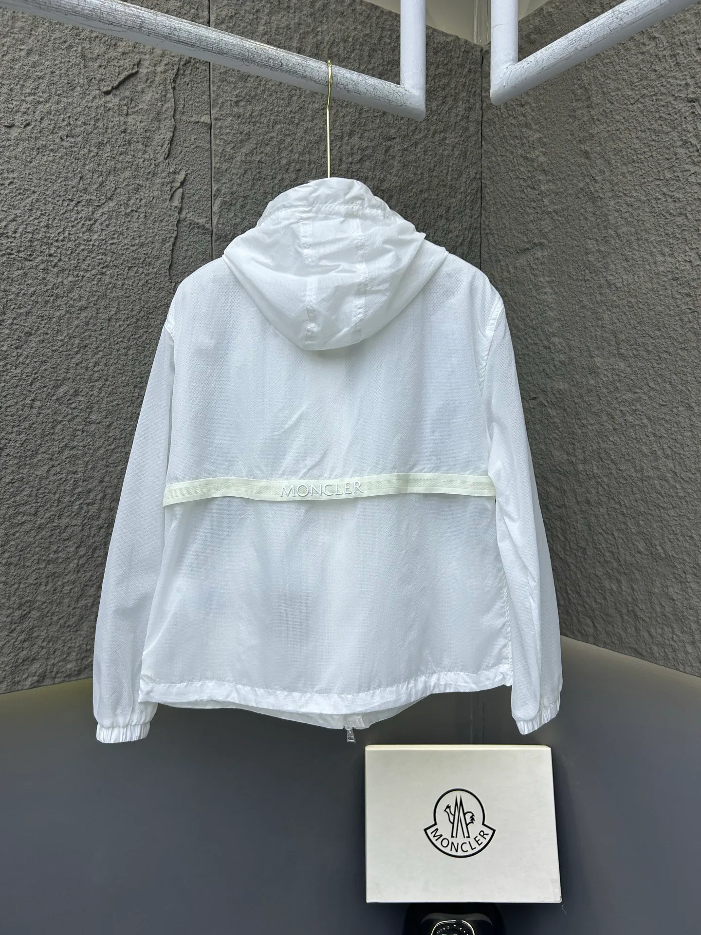 Women's Jackets And Down Jackets MONCLER 16968699