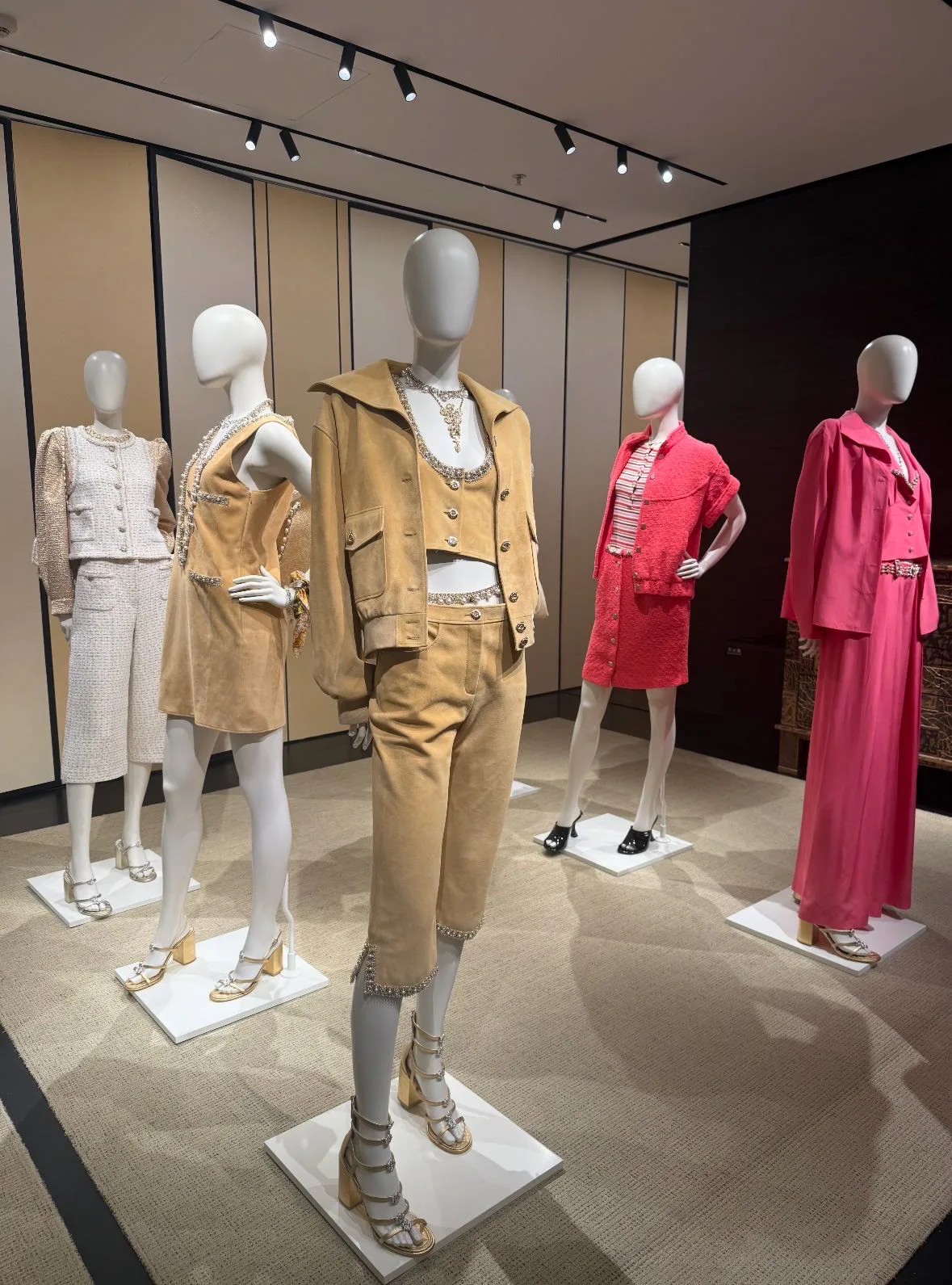 Women's Leather Jackets And Sheepskin Coats CHANEL 18131547