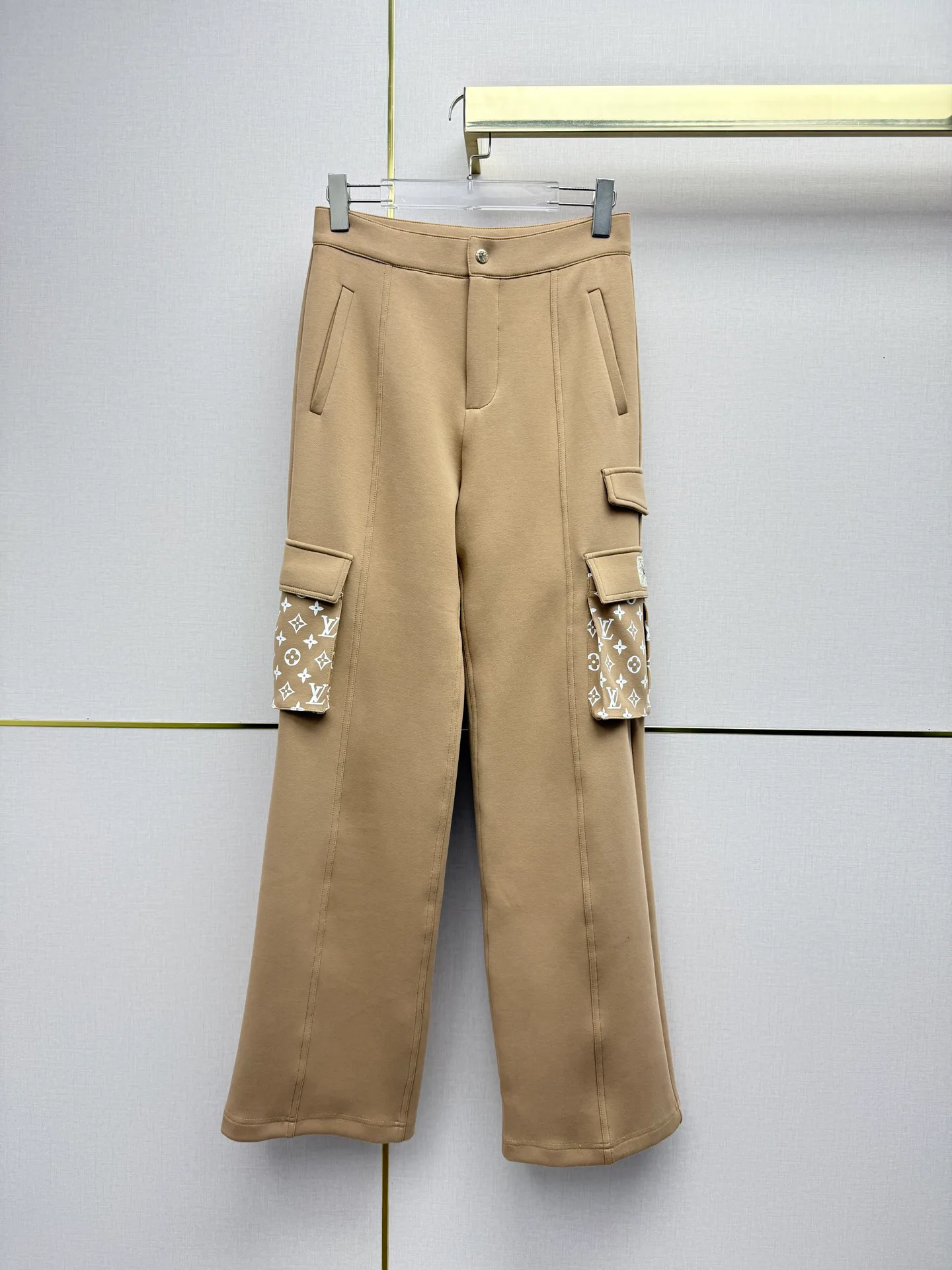 Women's Trousers LOUIS VUITTON 17829220