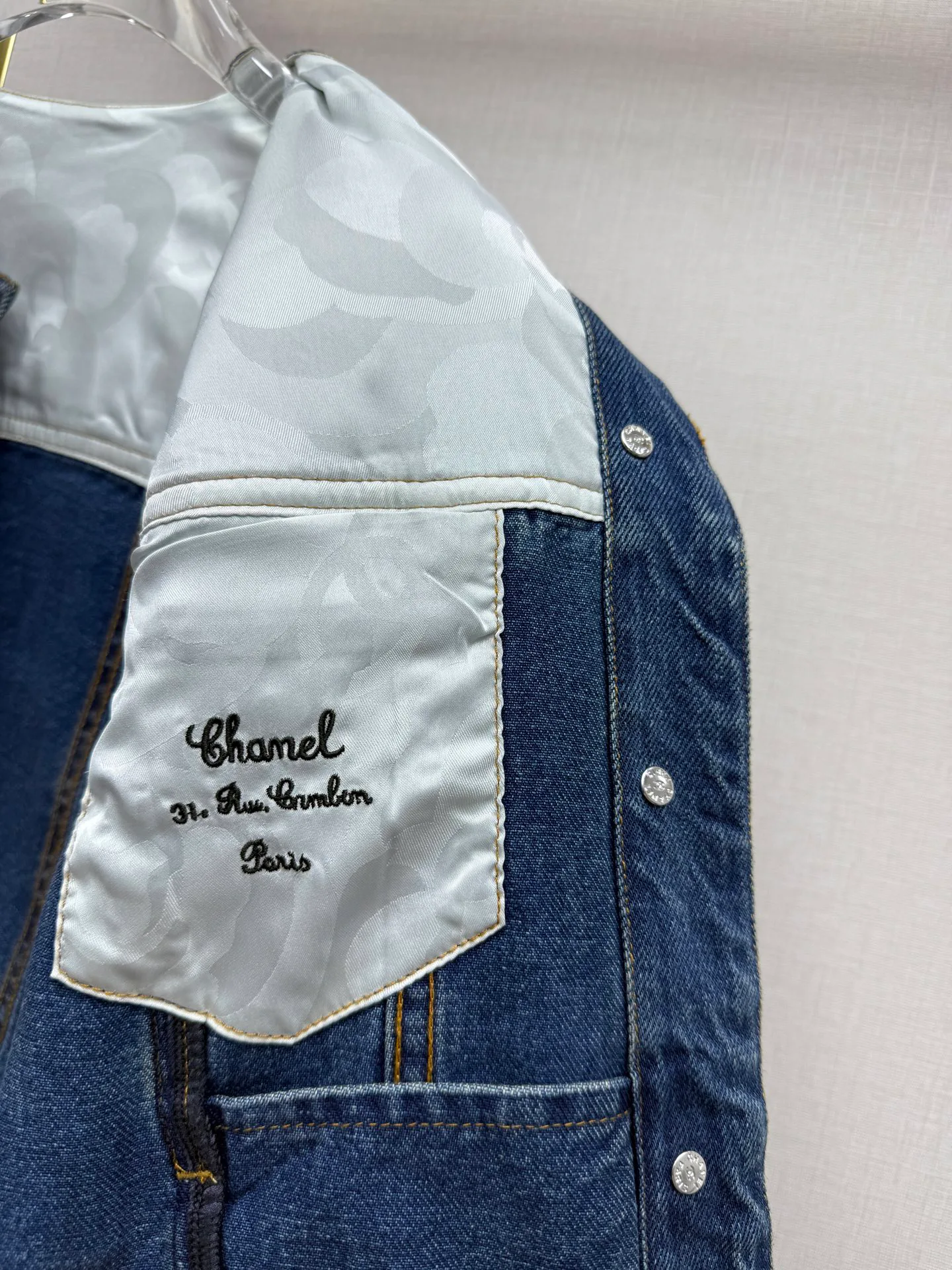 Women's Jackets And Down Jackets CHANEL 18032597