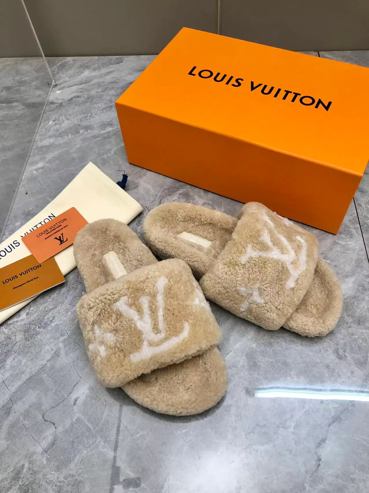 Women's Slippers LOUIS VUITTON 18034643