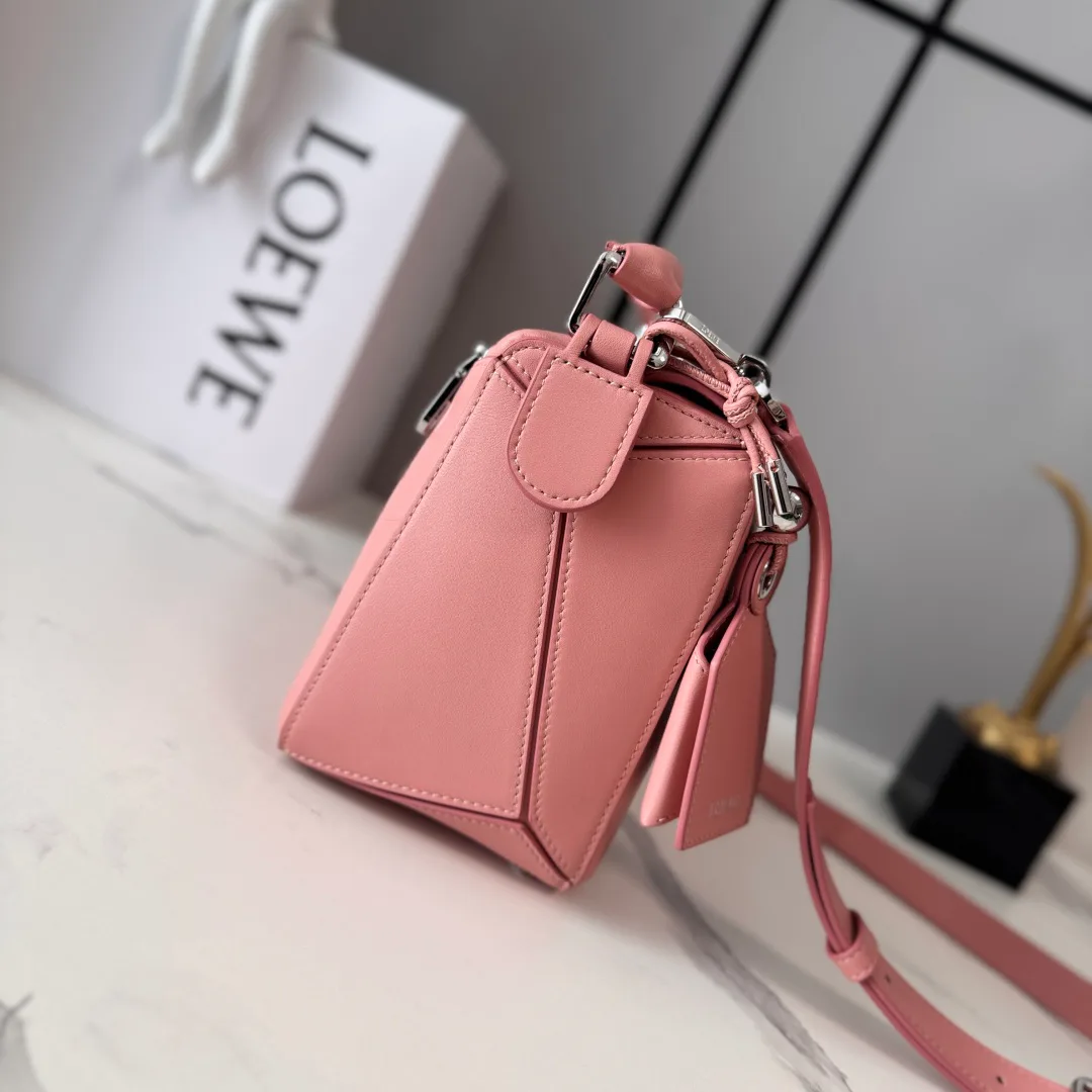 Women's Classic Handbags LOEWE 17270376