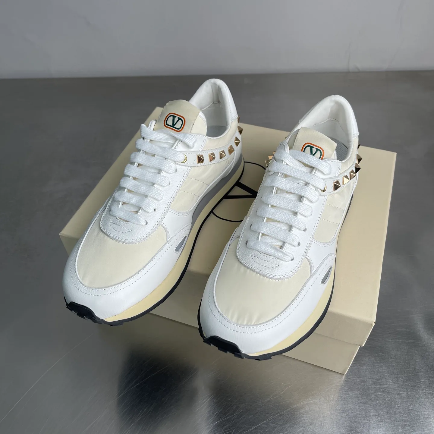 Women's Sneakers VALENTINO 18038999