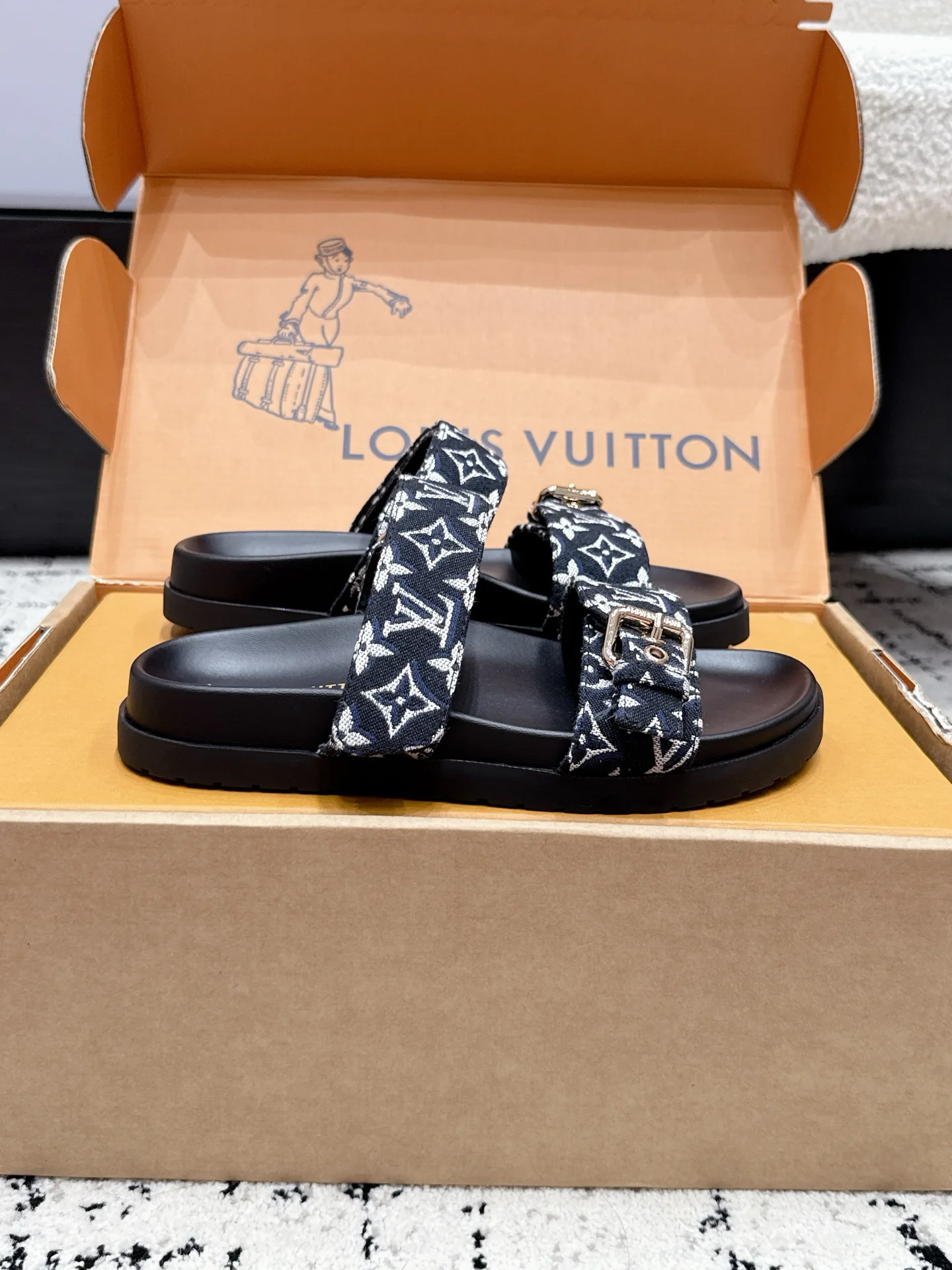 Women's Flip-Flops LOUIS VUITTON 17522814