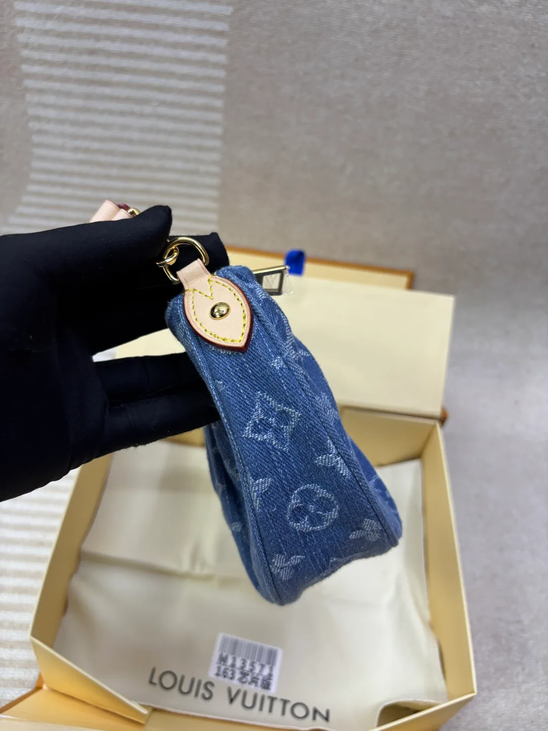 Women's Classic Handbags LOUIS VUITTON 18252660