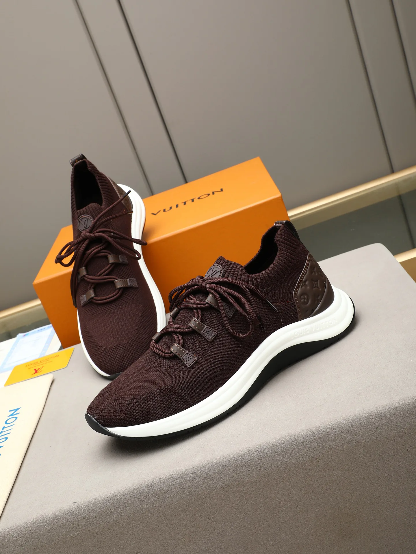 Women's Sneakers LOUIS VUITTON 17947264