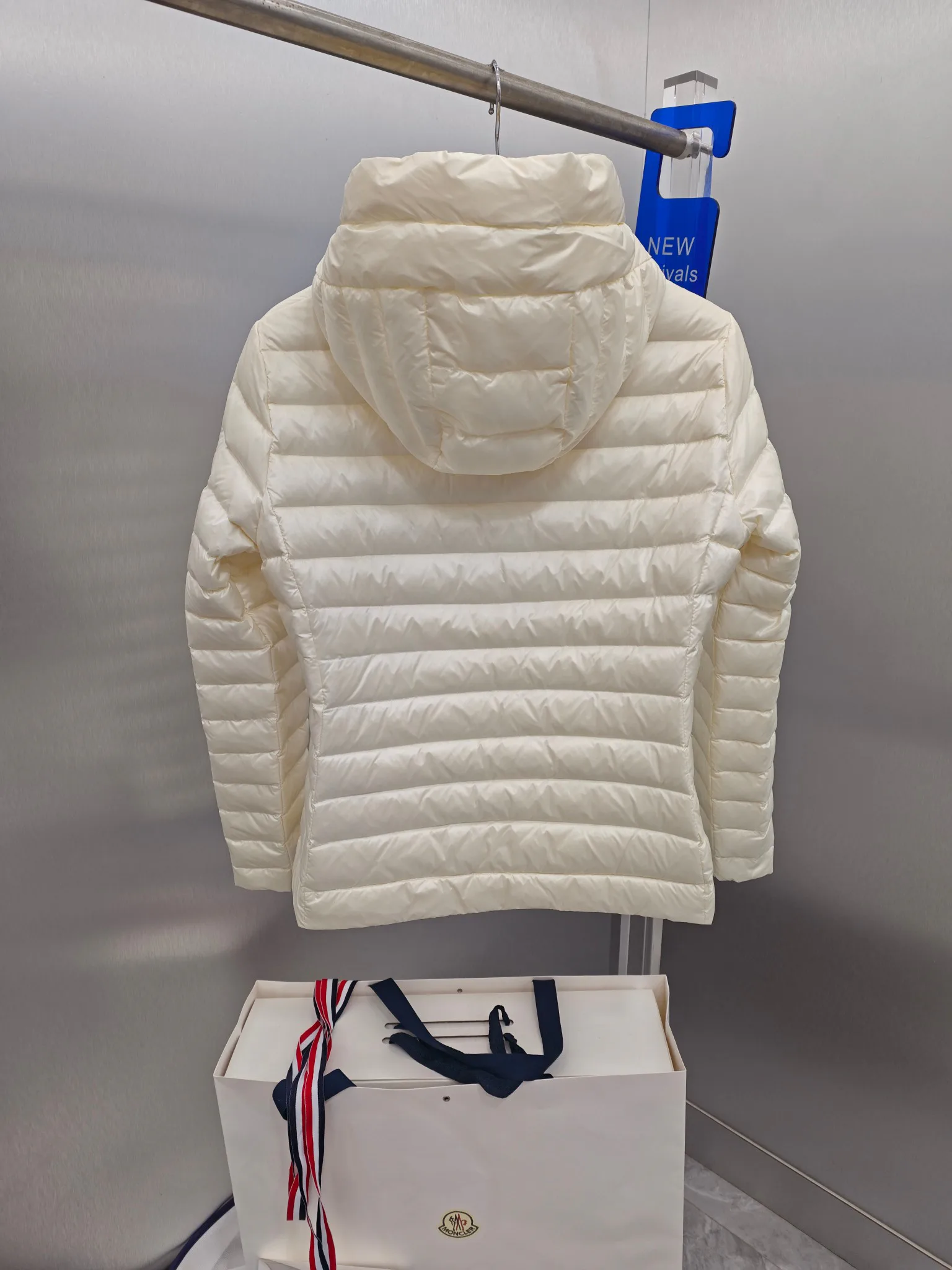 Women's Jackets And Down Jackets MONCLER 17865412