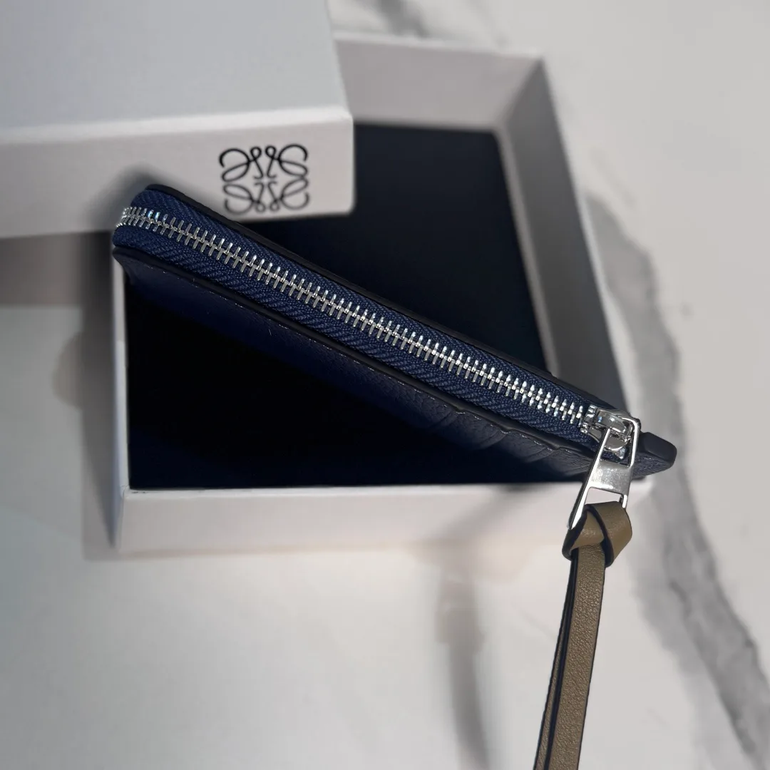 Women's Clutches LOEWE 17082946