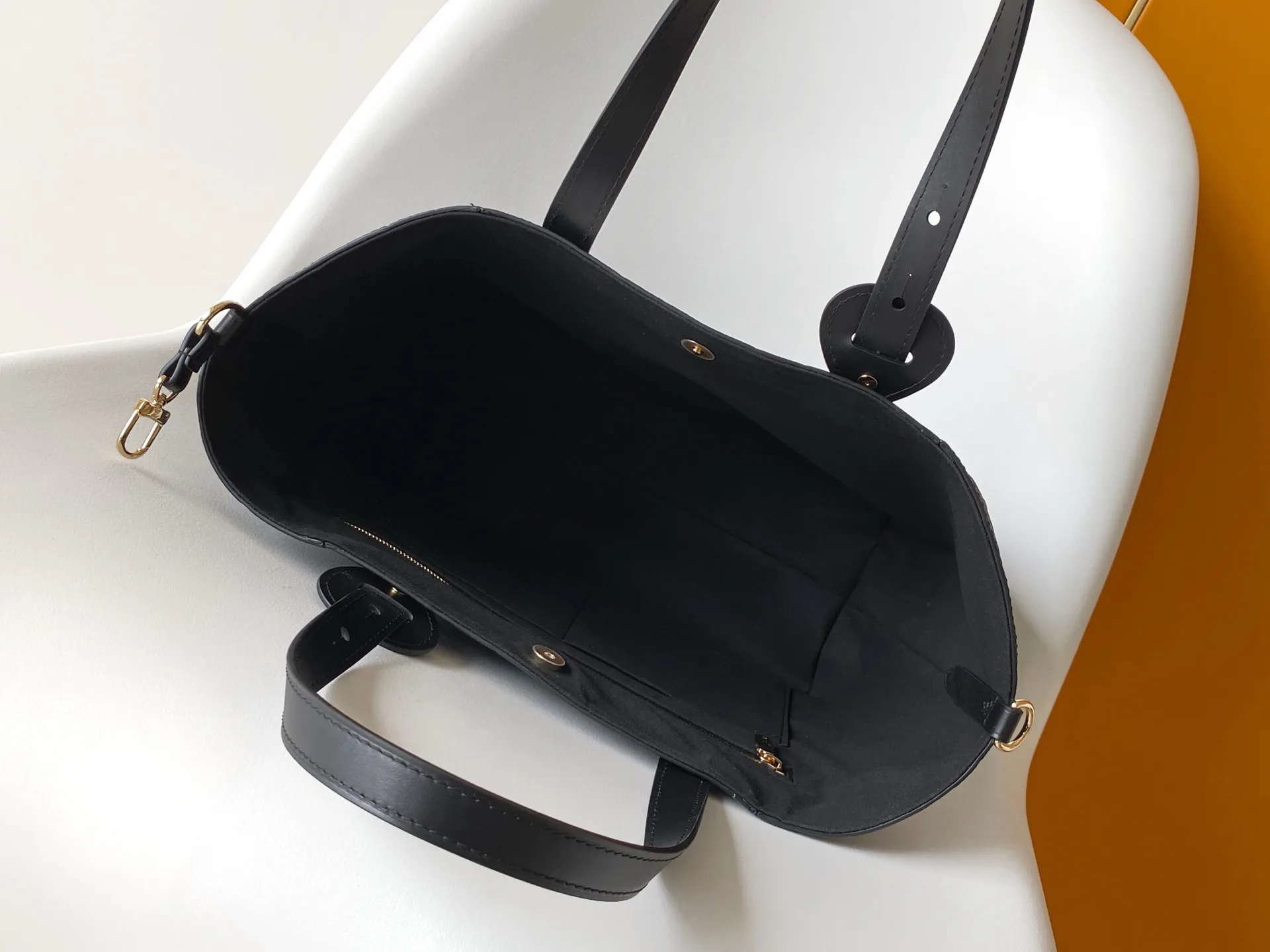Women's Classic Handbags LOUIS VUITTON 17813551