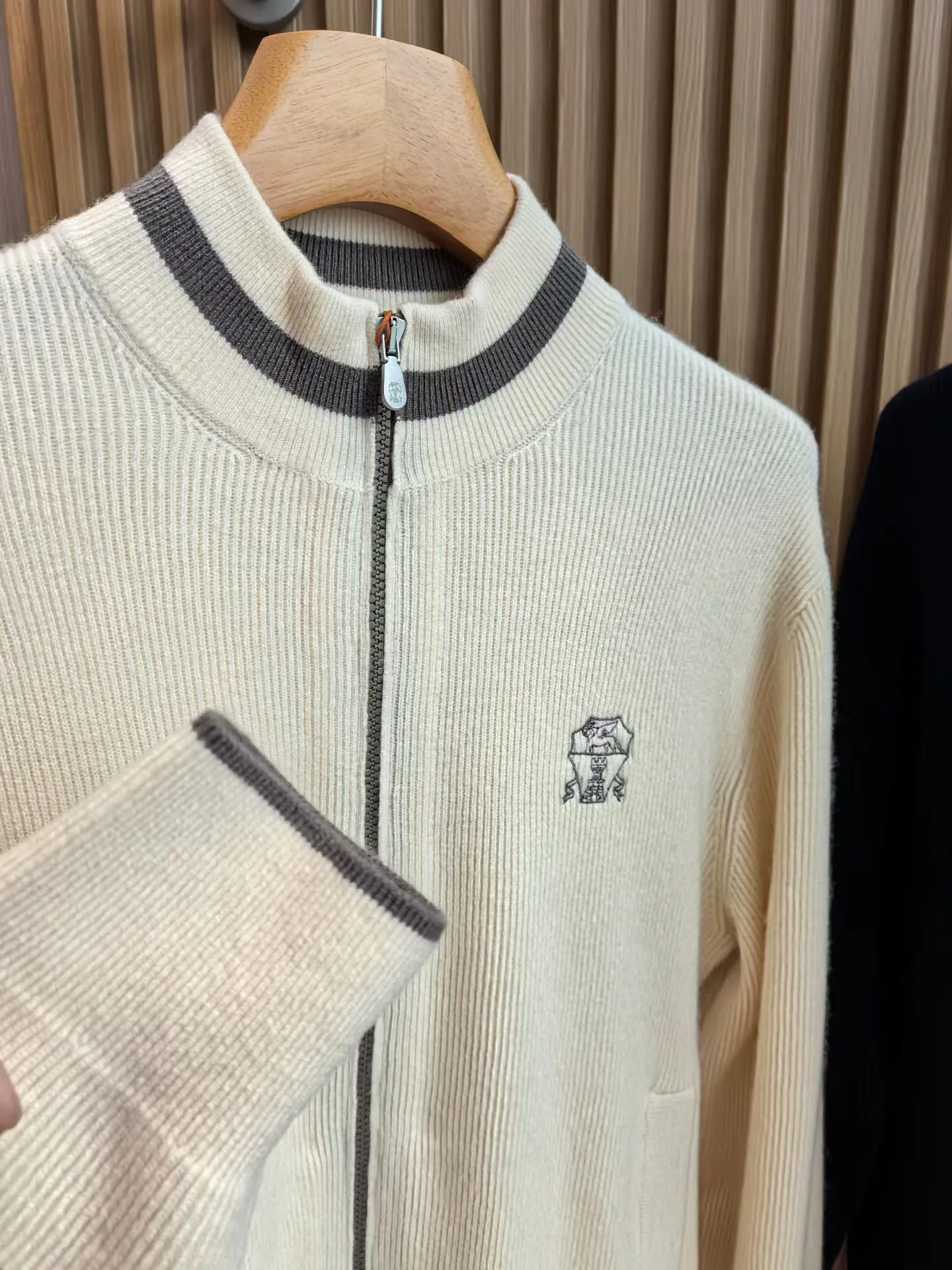 Men's Jumpers And Sweaters BRUNELLO CUCINELLI 18083997