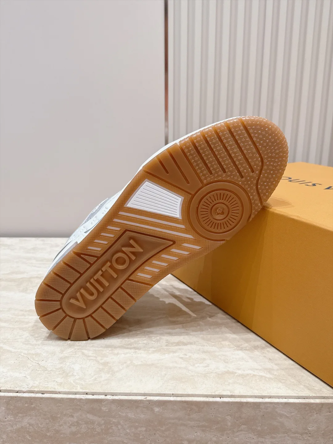 Women's Sneakers LOUIS VUITTON 17866563
