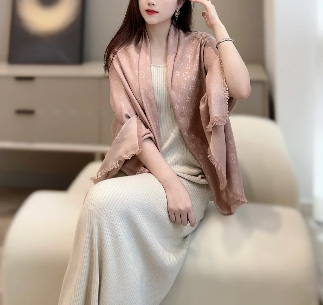 Scarves LOUIS VUITTON 18267577