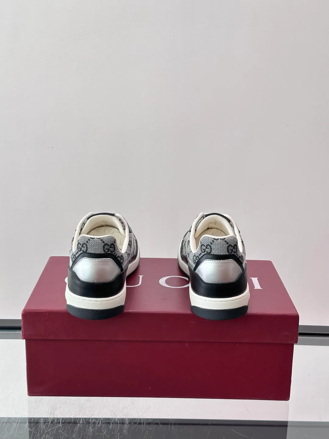 Women's Sneakers GUCCI 18102695