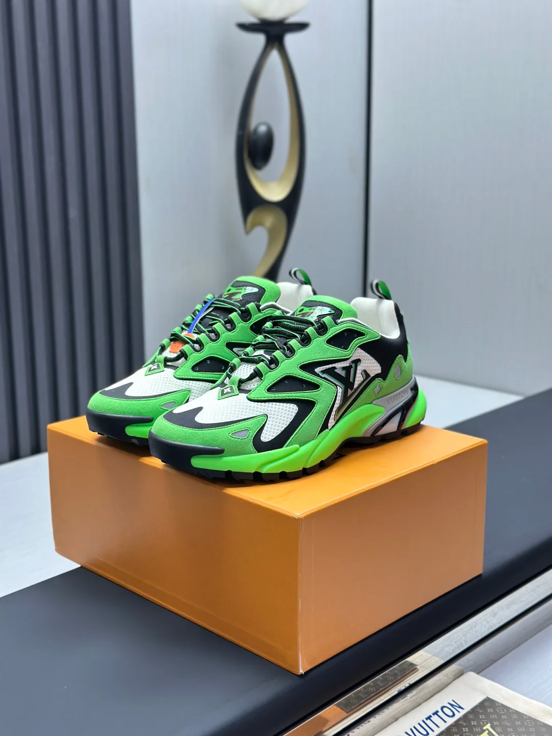 Men's Sneakers LOUIS VUITTON 18211986