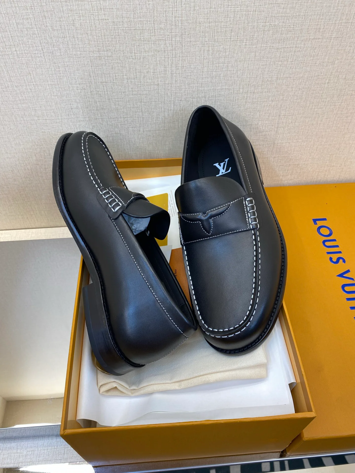 Men's Loafers And Dress Shoes LOUIS VUITTON 17971741