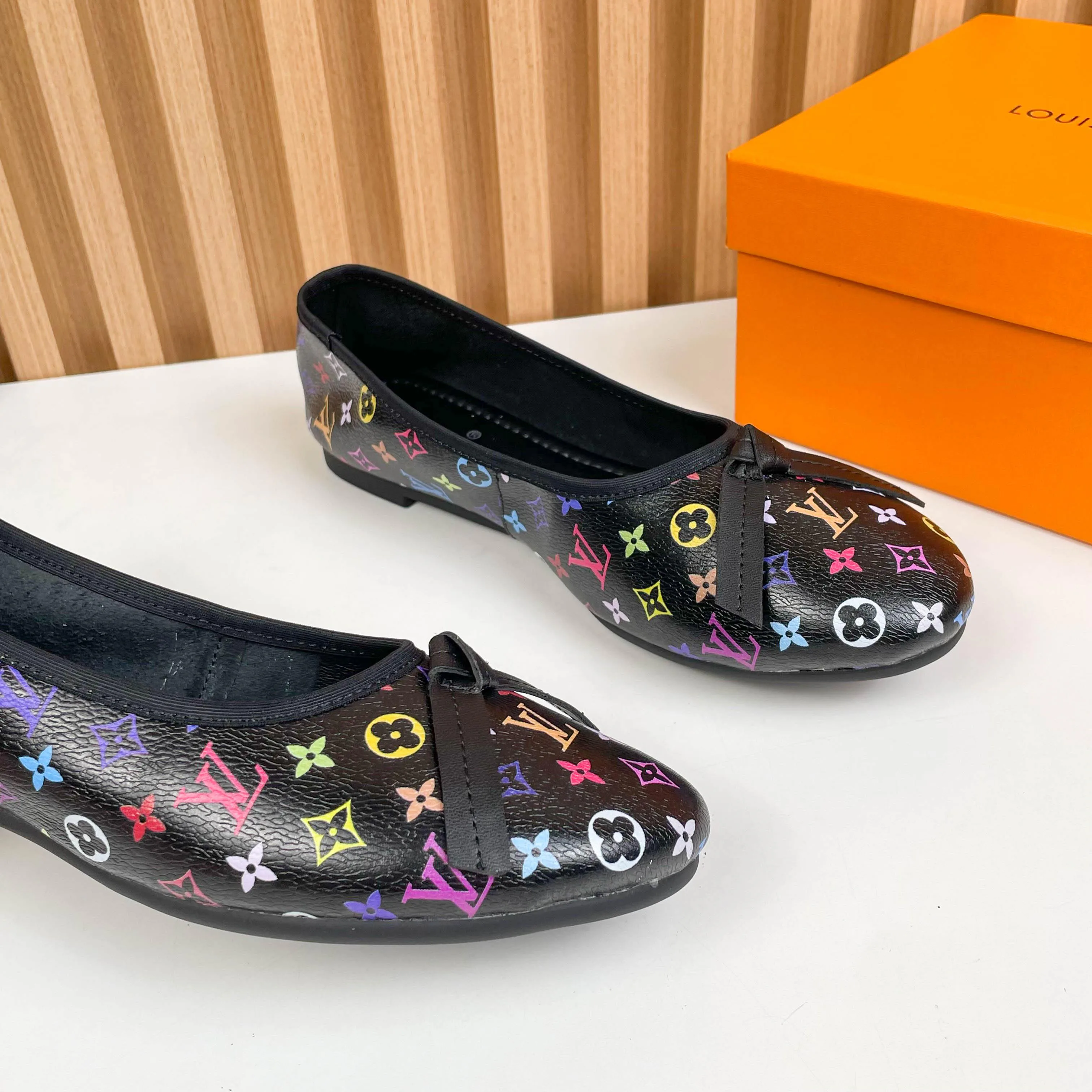 Women's Ballet Flats LOUIS VUITTON 17038114