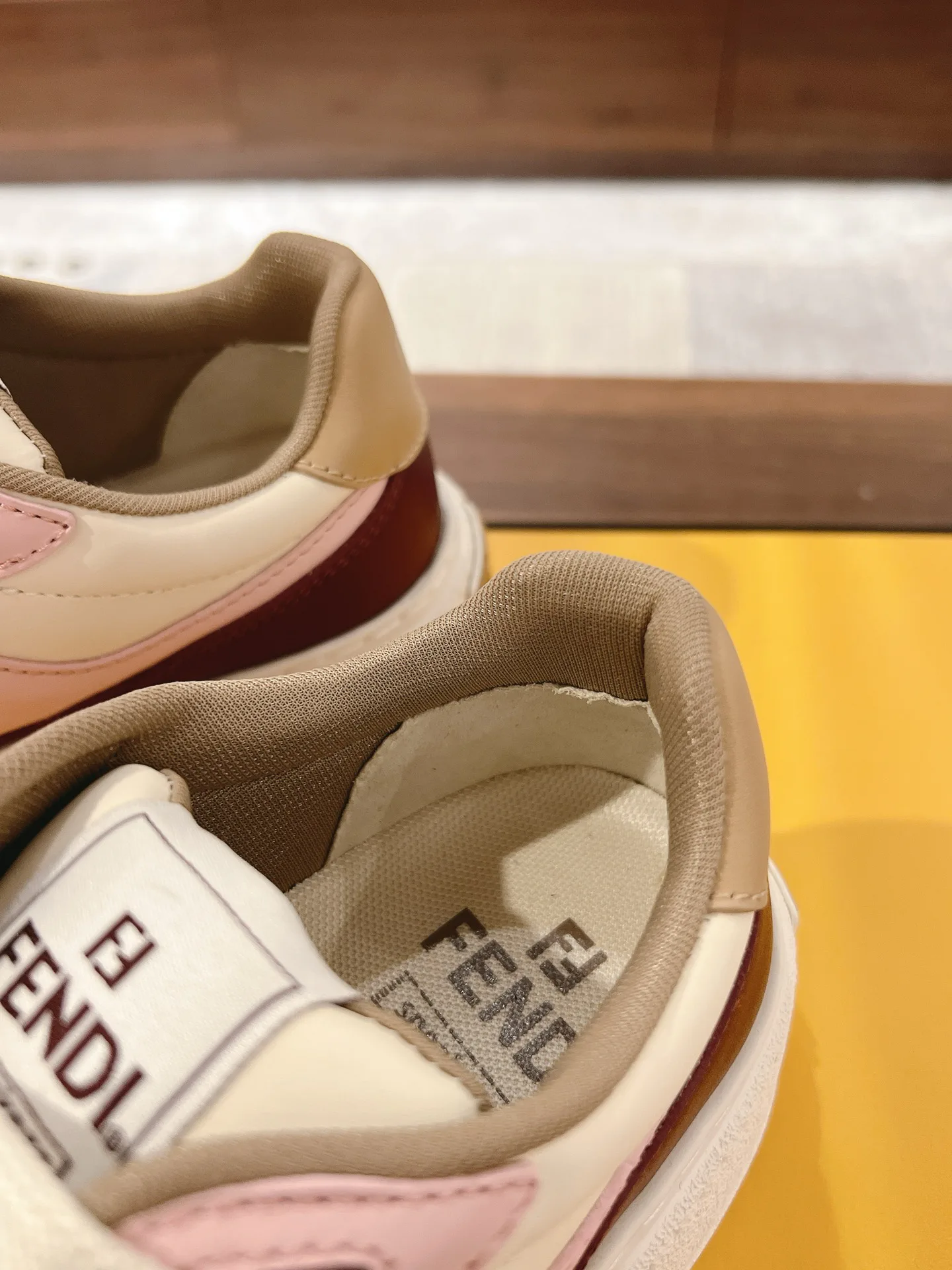 Women's Sneakers FENDI 18219633