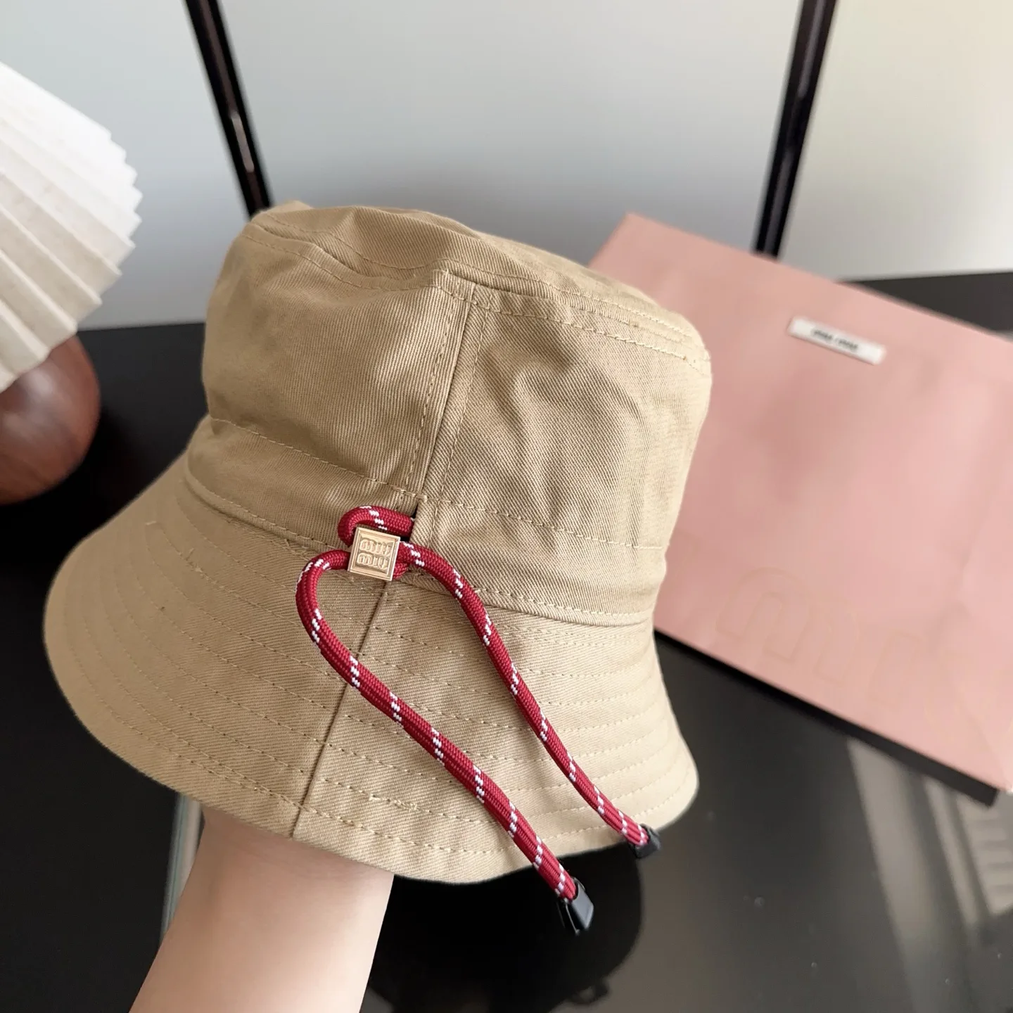 Hats MIU MIU 18105712