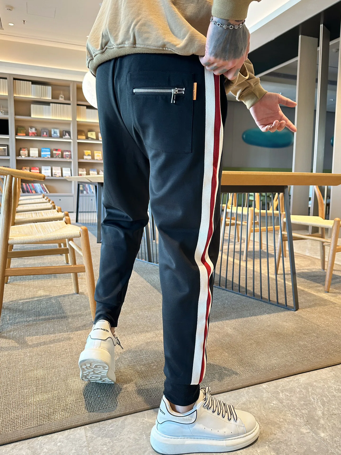 Men's Trousers LOUIS VUITTON 18345814