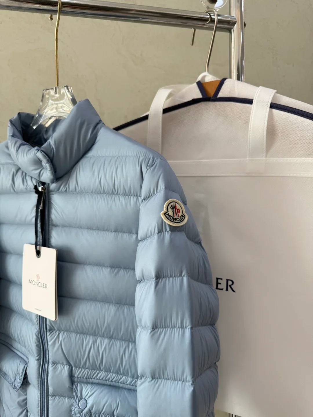 Women's Jackets And Down Jackets MONCLER 18043477