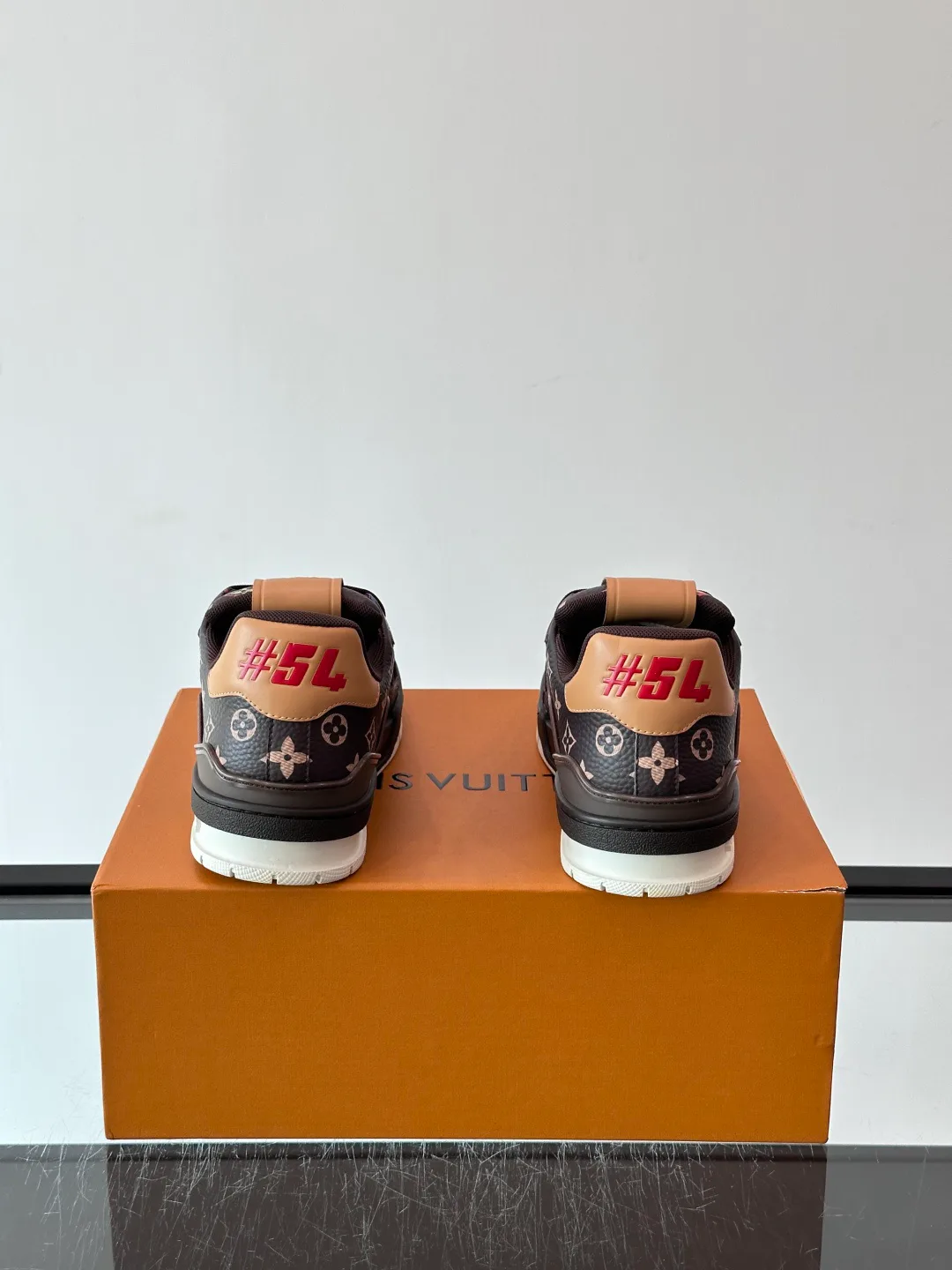 Men's Sneakers LOUIS VUITTON 18400621