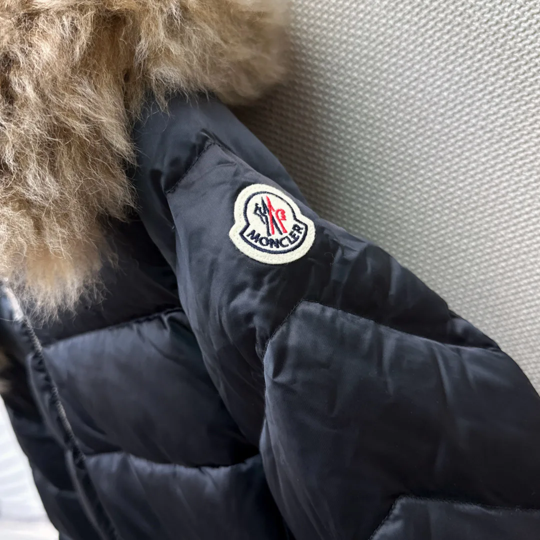 Women's Jackets And Down Jackets MONCLER 18506475