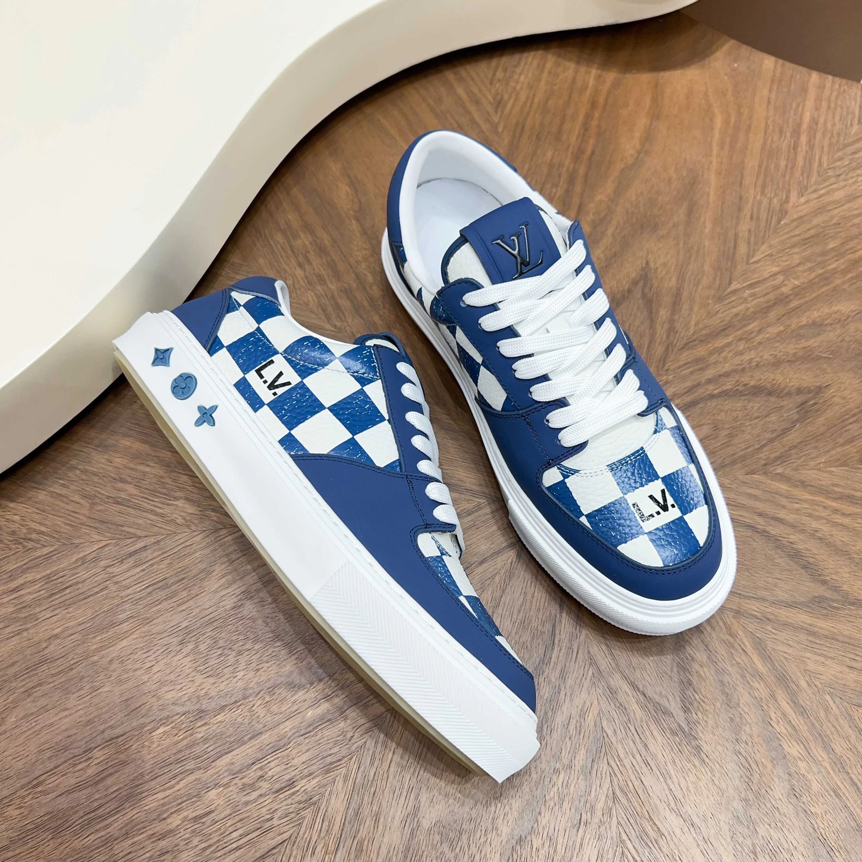 Men's Sneakers LOUIS VUITTON 18117102