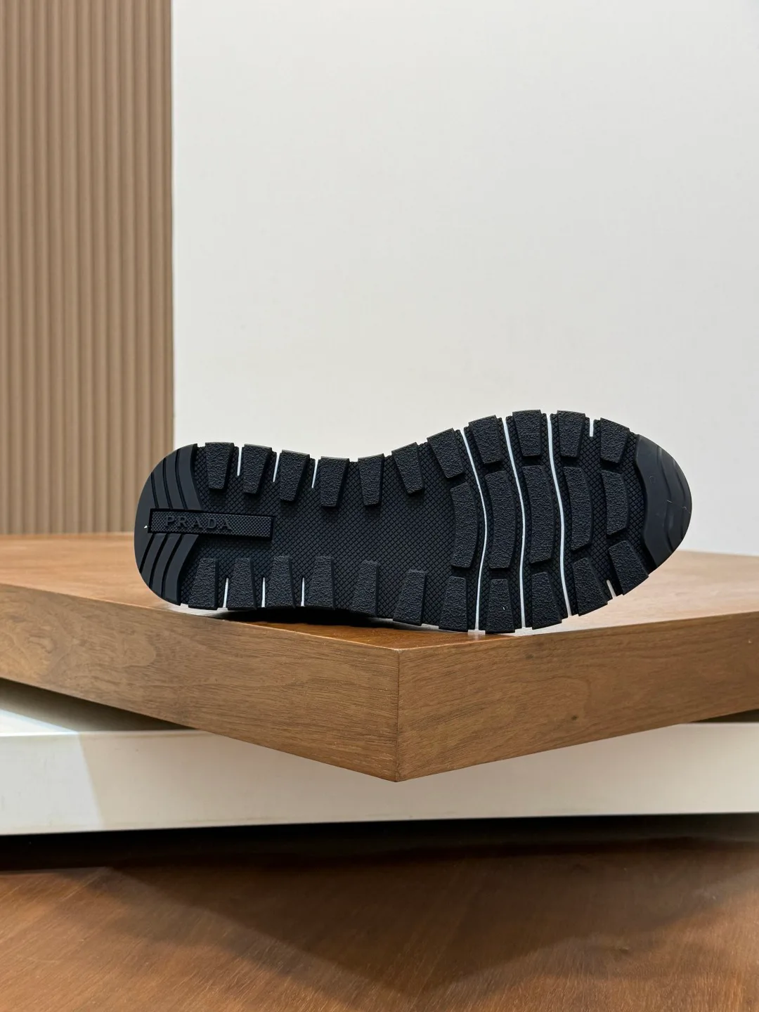 Men's Sneakers PRADA 18100372