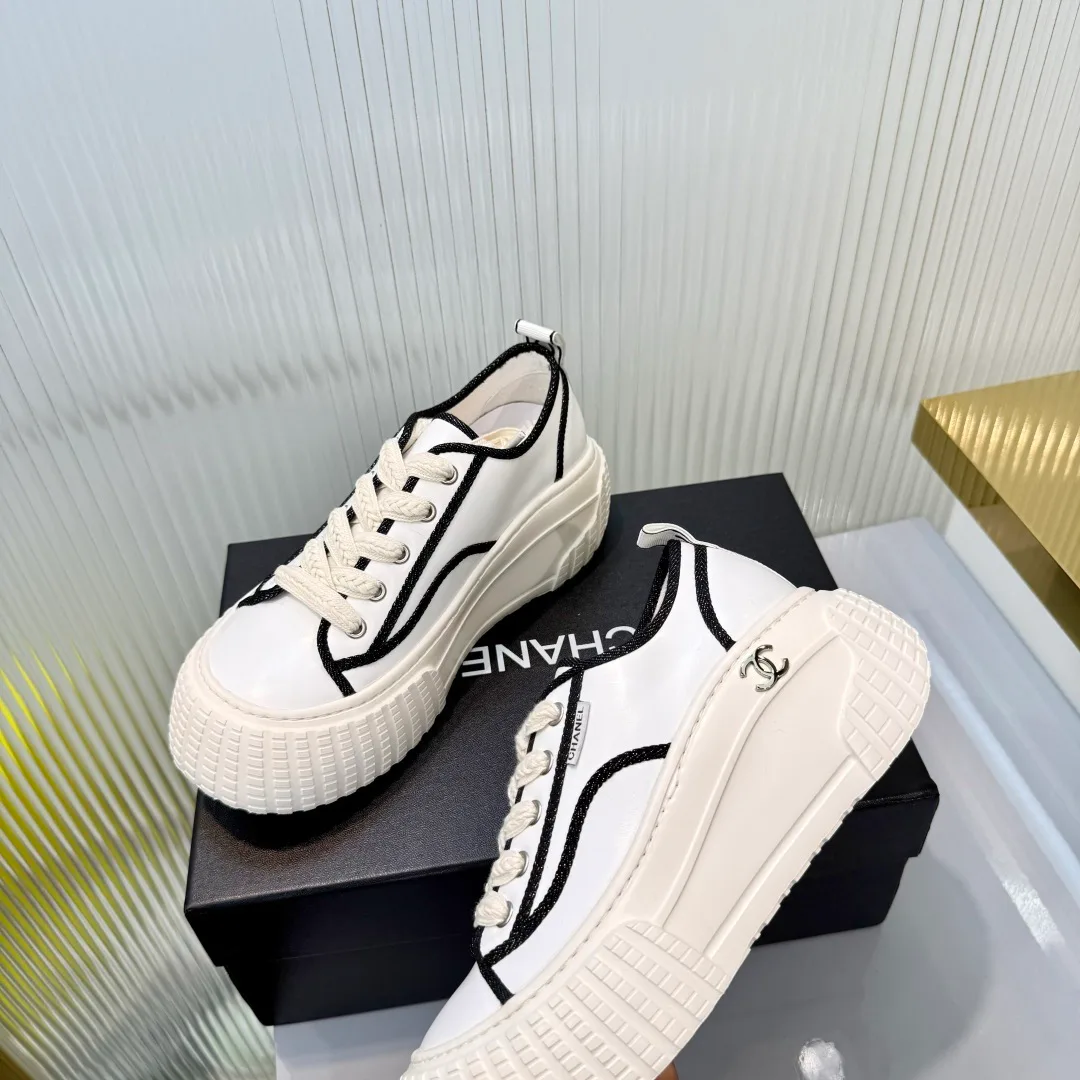 Women's Sneakers CHANEL 18366991