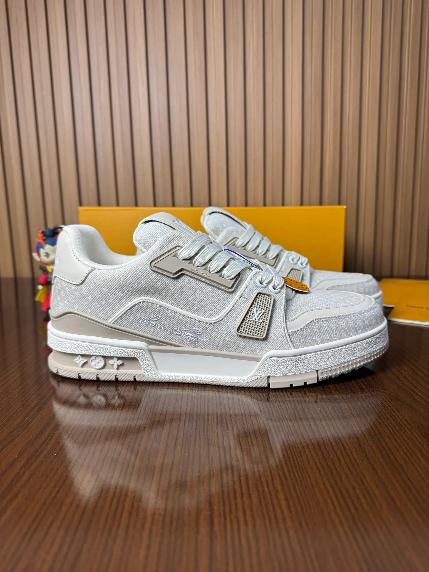 Women's Sneakers LOUIS VUITTON 18467452