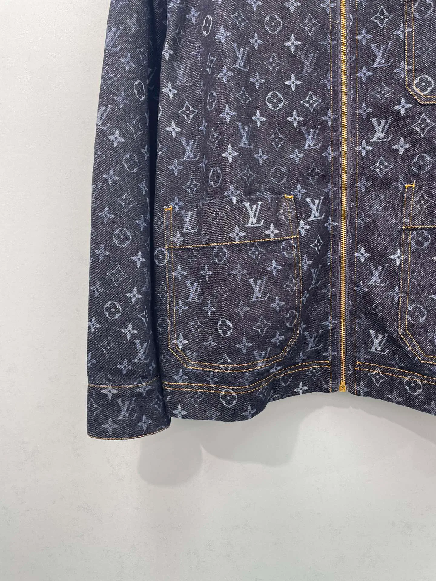 Women's Jackets And Down Jackets LOUIS VUITTON 18151417