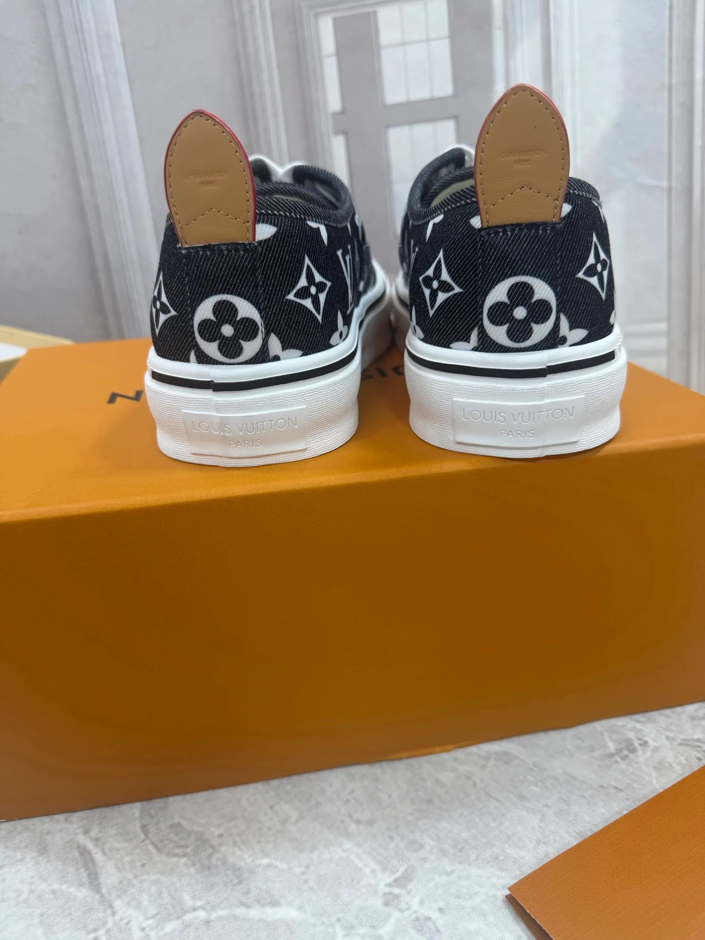 Men's Sneakers LOUIS VUITTON 18190076