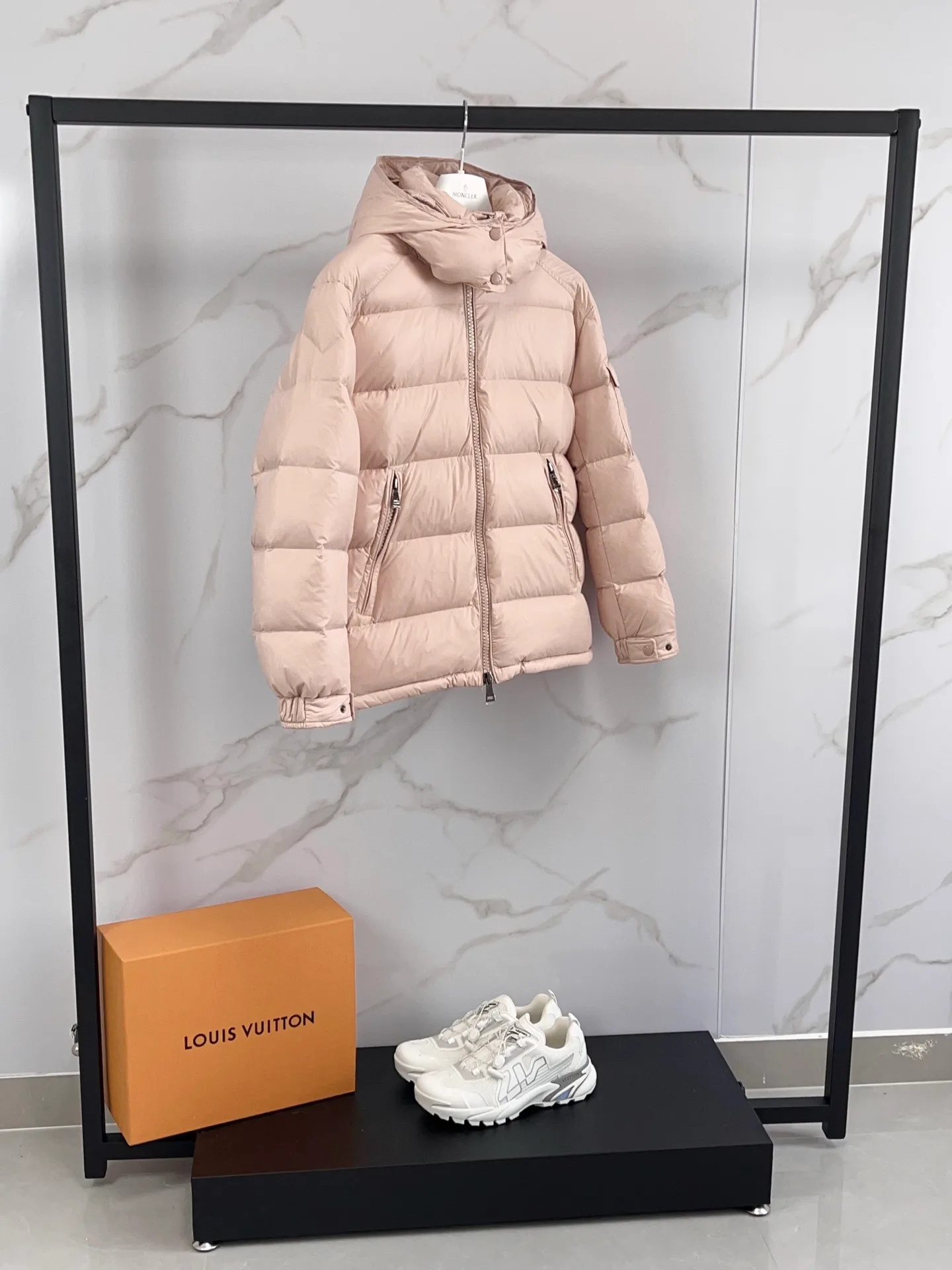 Women's Jackets And Down Jackets MONCLER 18391729