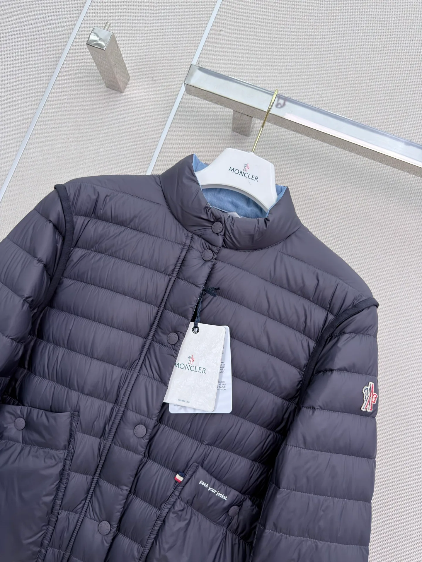 Women's Jackets And Down Jackets MONCLER 17919452