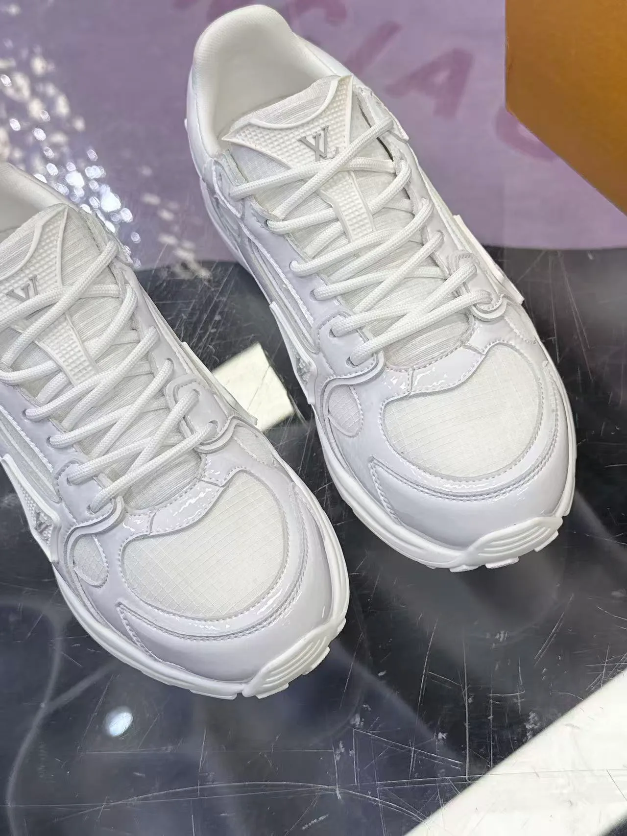Women's Sneakers LOUIS VUITTON 17530423