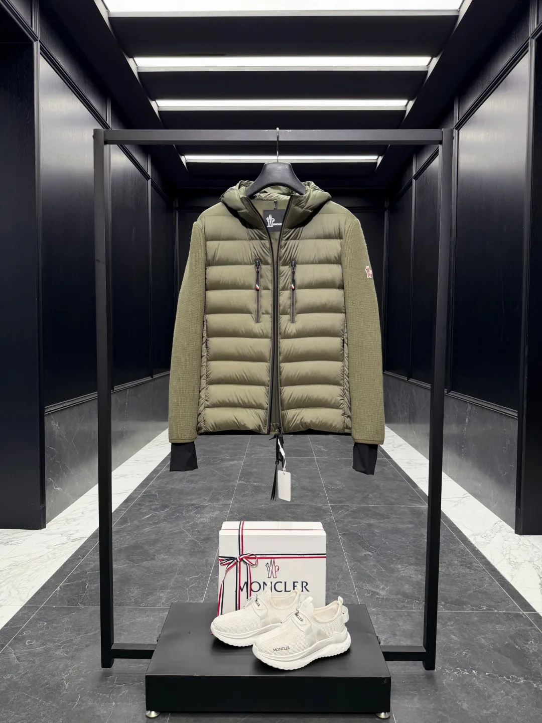 Men's Jackets And Down Jackets MONCLER 18416861