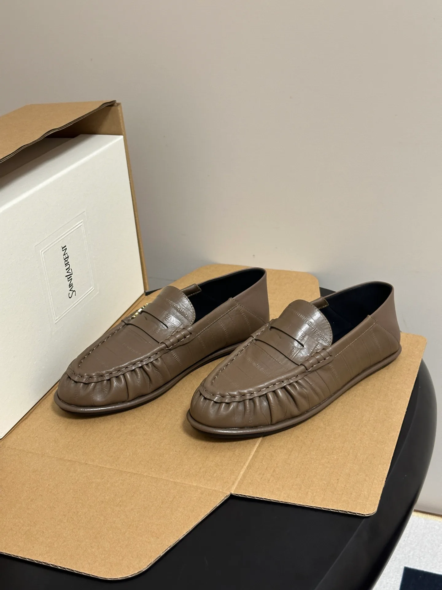 Women's Loafers And Moccasins SAINT LAURENT 18049119