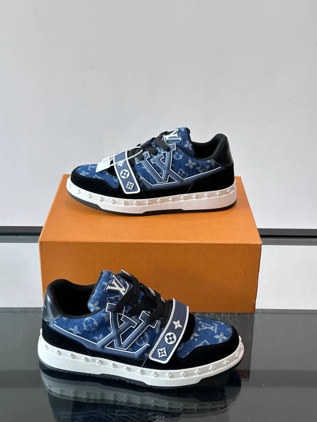 Men's Sneakers LOUIS VUITTON 17439947